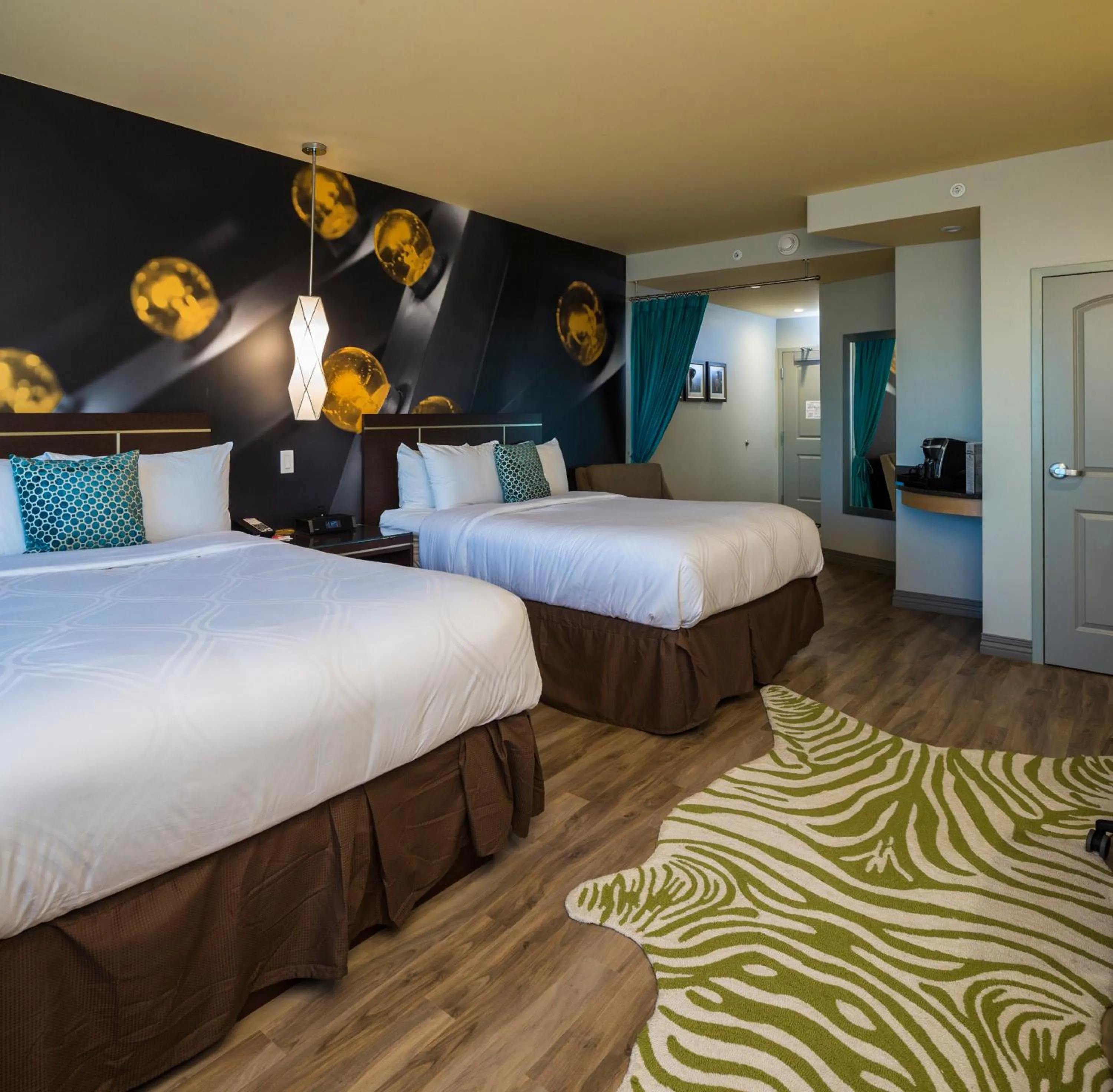 Photo of the whole room, Bed in Hotel Indigo Pittsburgh East Liberty by IHG