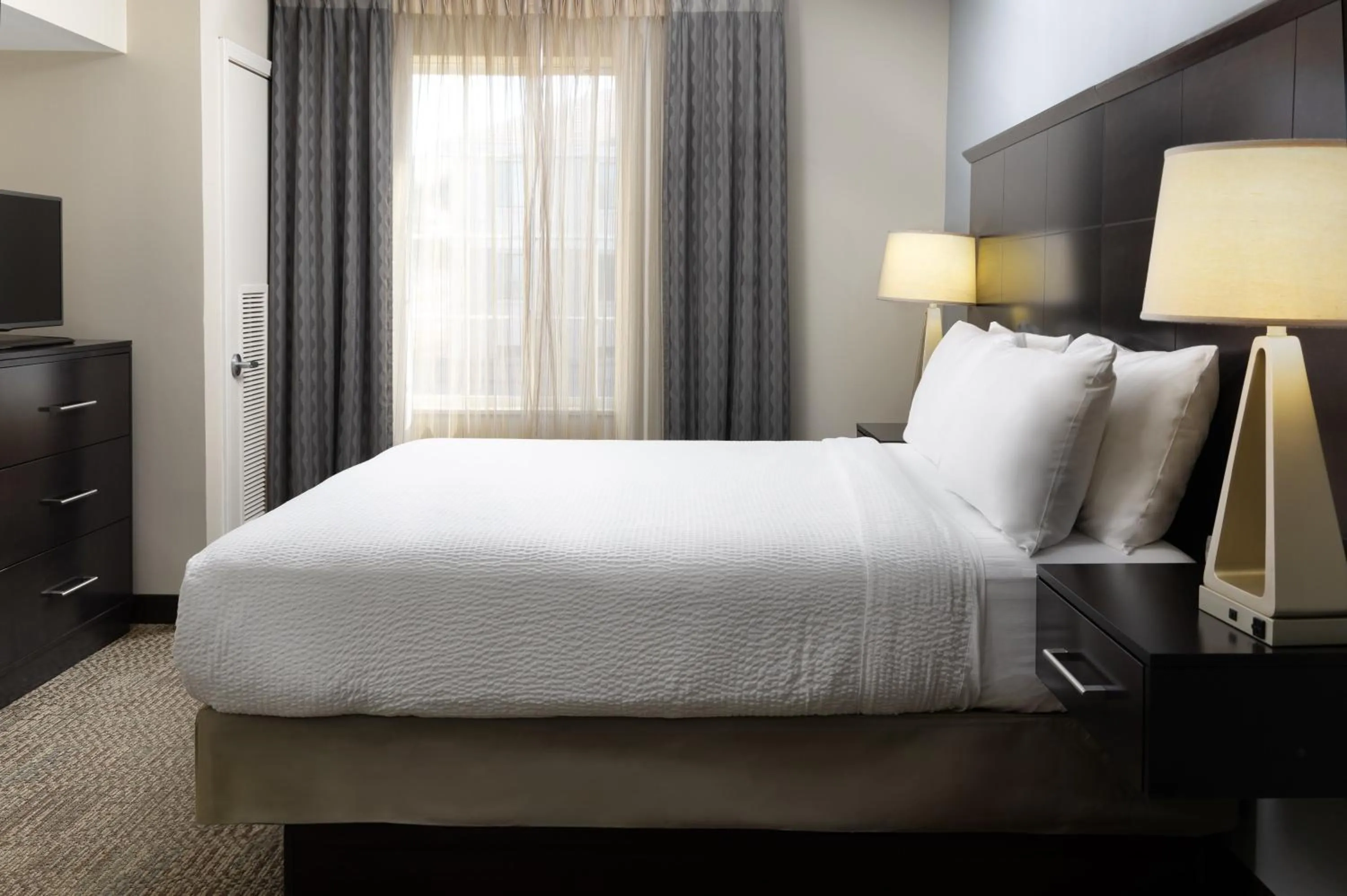 Photo of the whole room, Bed in Staybridge Suites Sacramento-Folsom by IHG