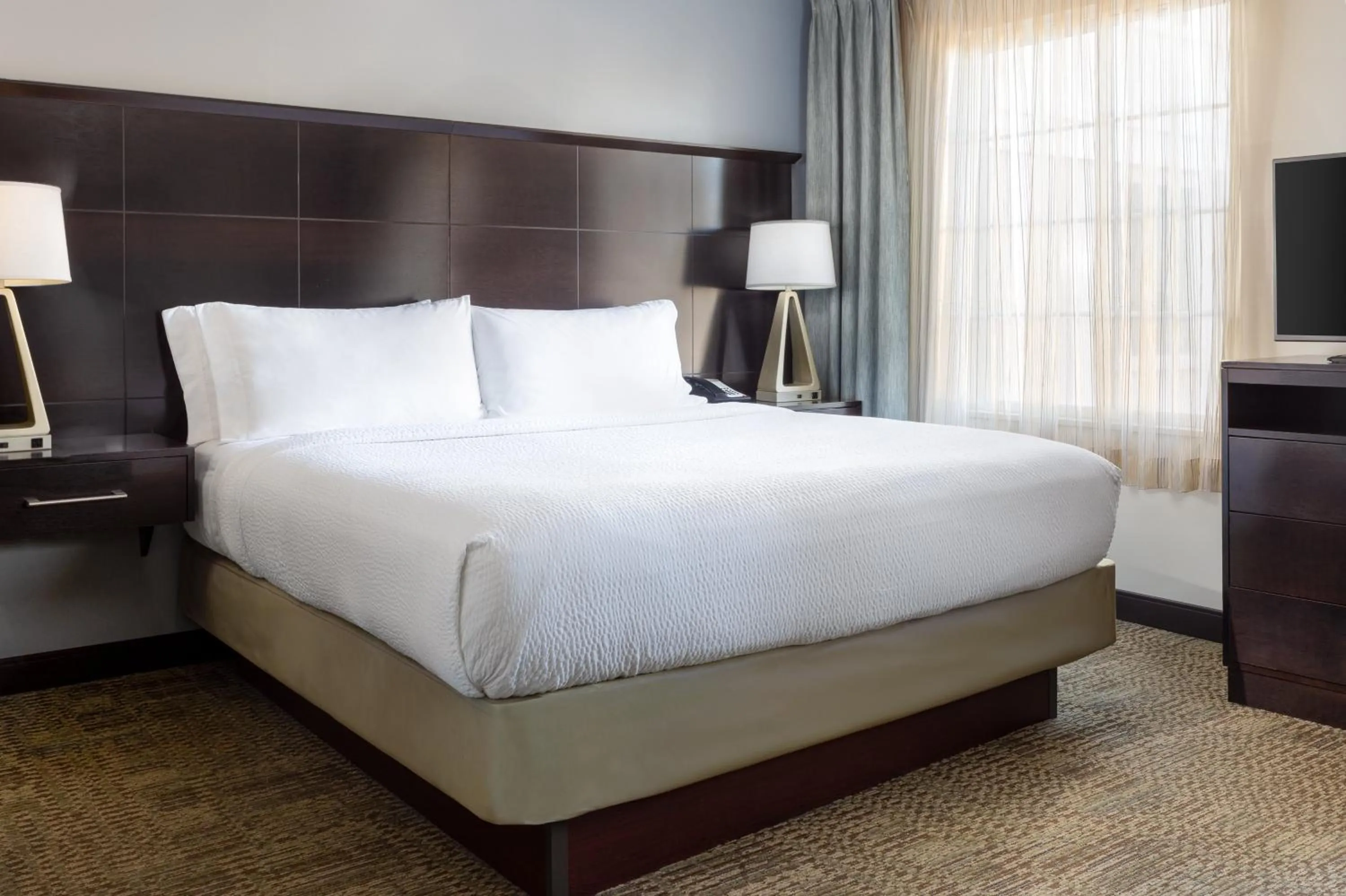 Photo of the whole room, Bed in Staybridge Suites Sacramento-Folsom by IHG