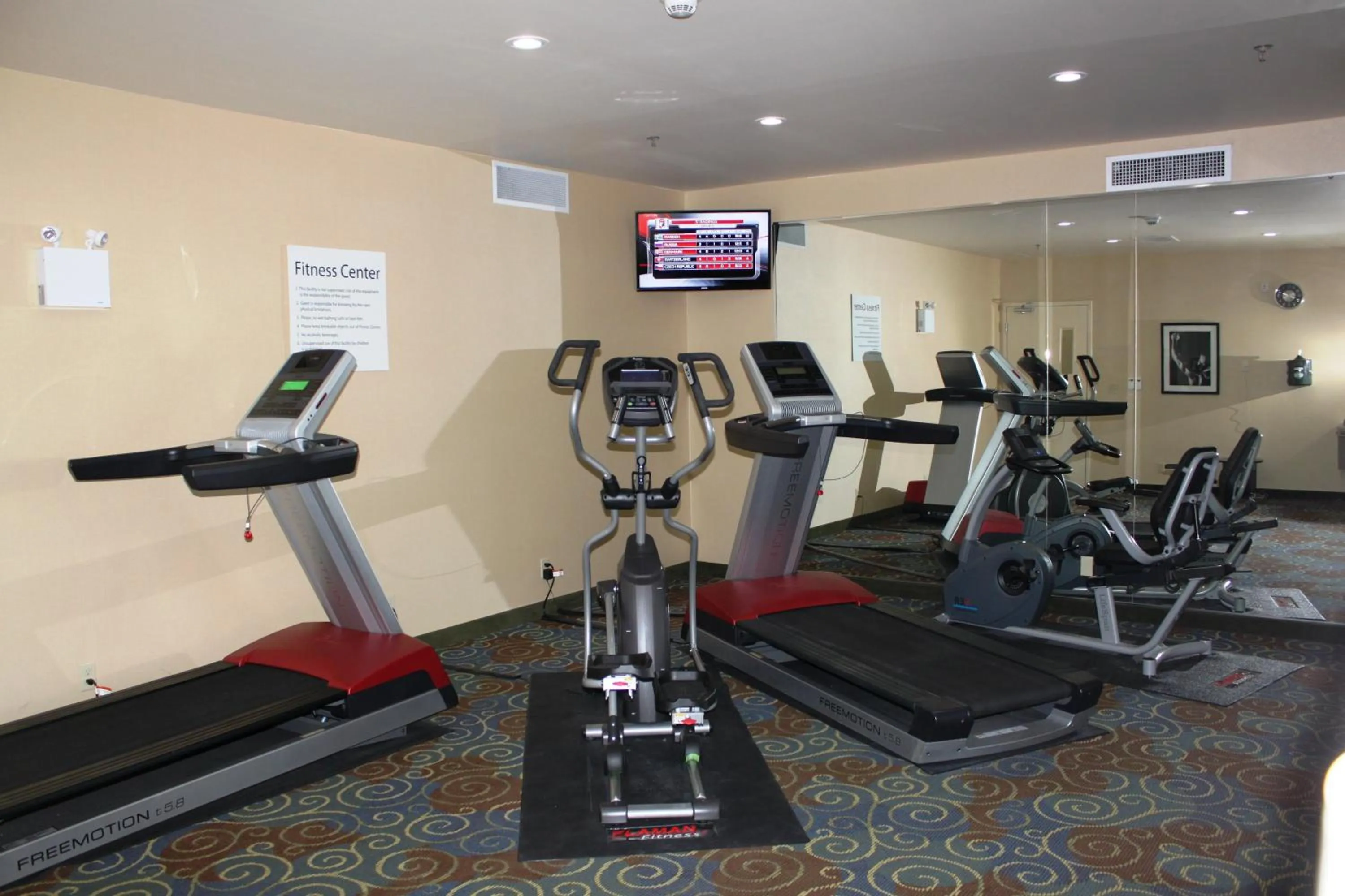 Fitness centre/facilities in Holiday Inn Express Yorkton East by IHG