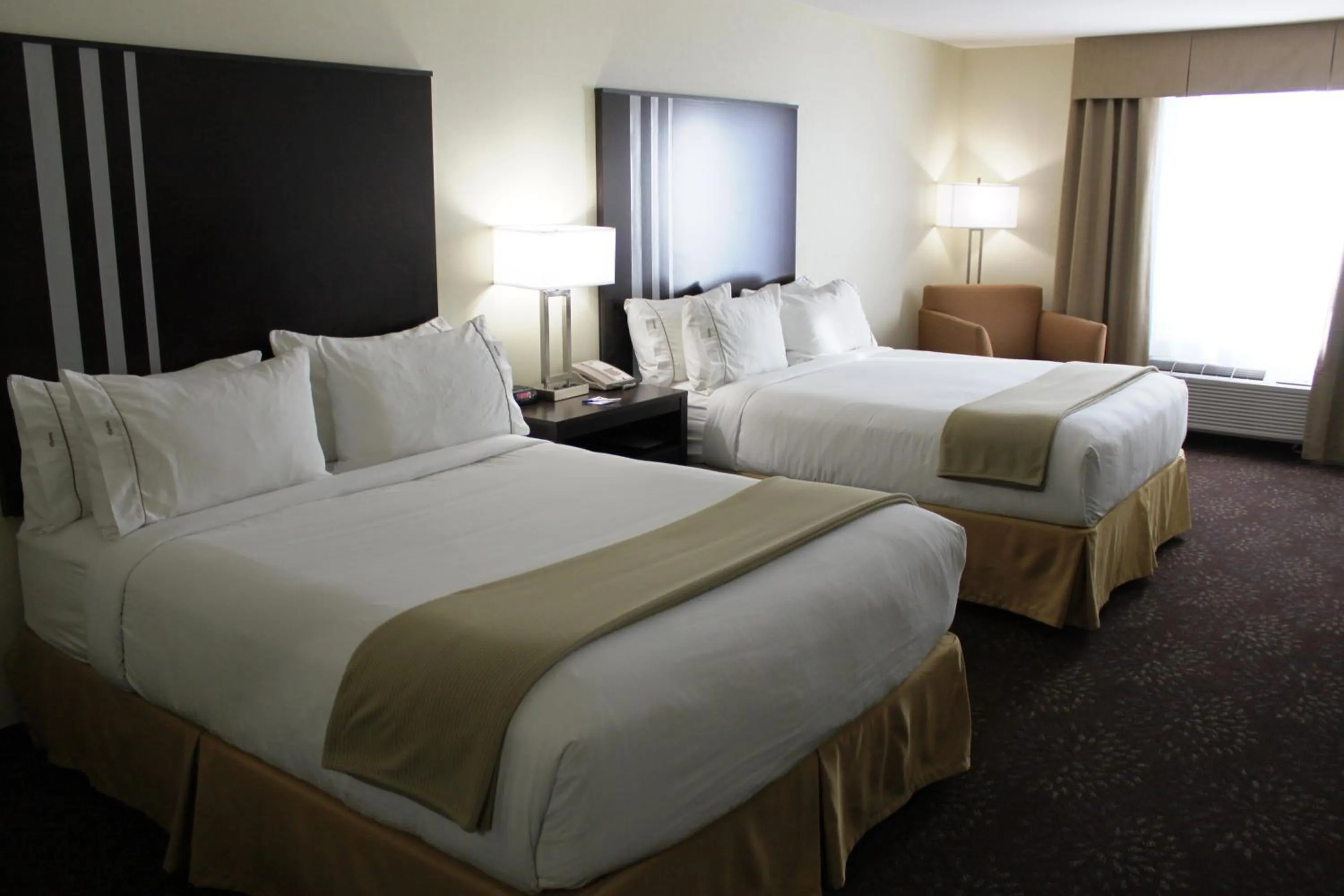 Photo of the whole room, Bed in Holiday Inn Express Yorkton East by IHG