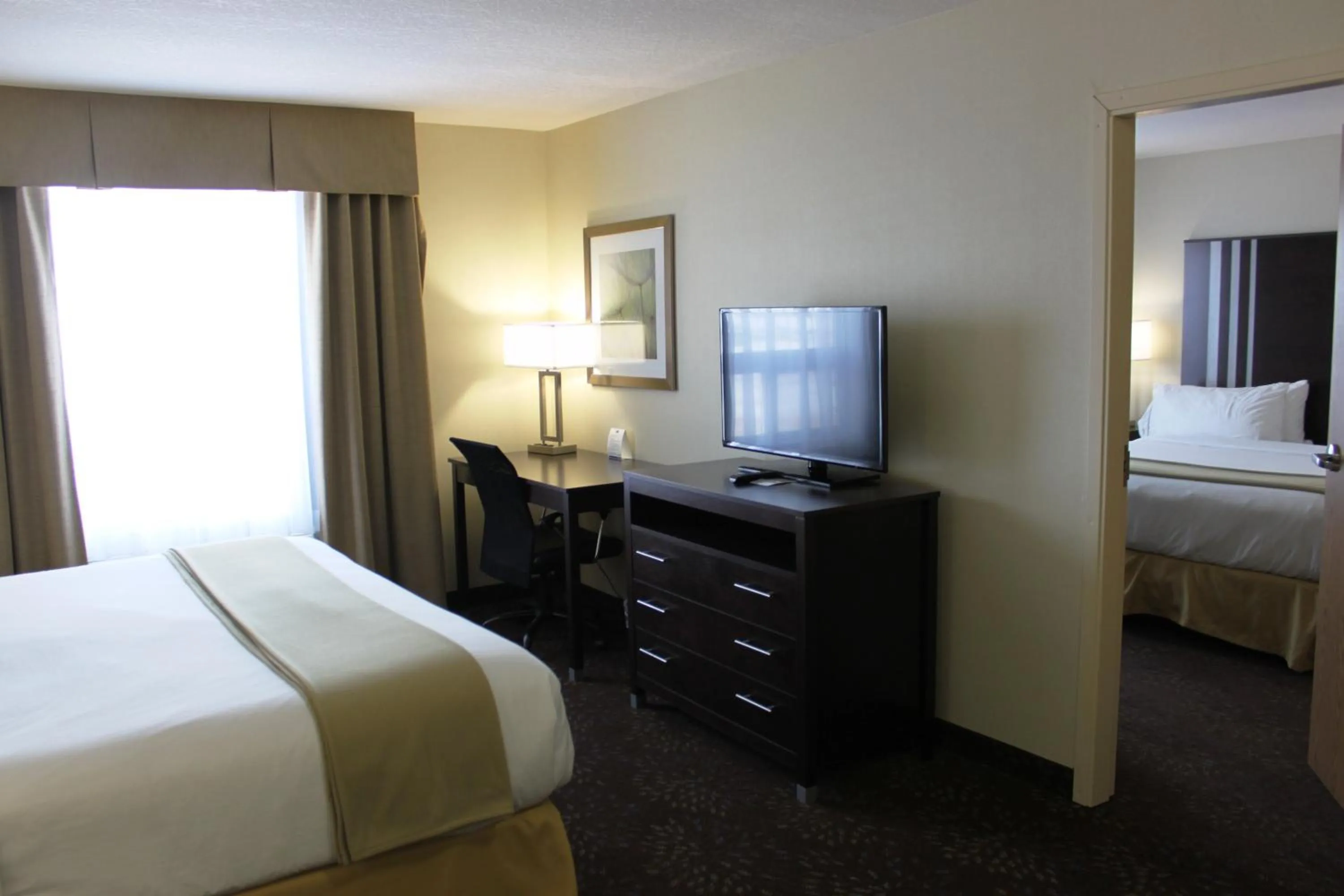 Photo of the whole room, Bed in Holiday Inn Express Yorkton East by IHG