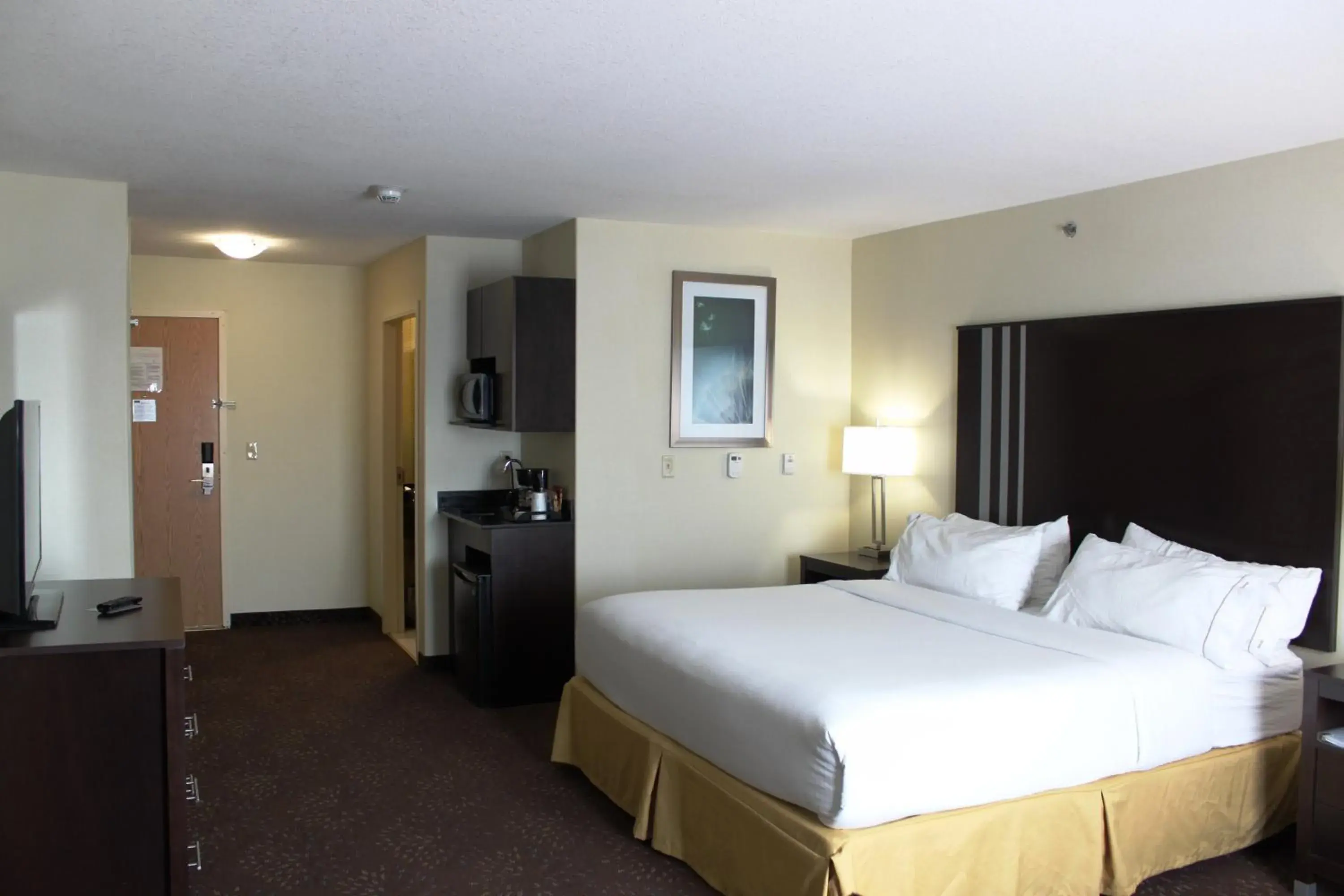 Standard King Room in Holiday Inn Express Yorkton East by IHG Standard King Room in Holiday Inn Express Yorkton East by IHG