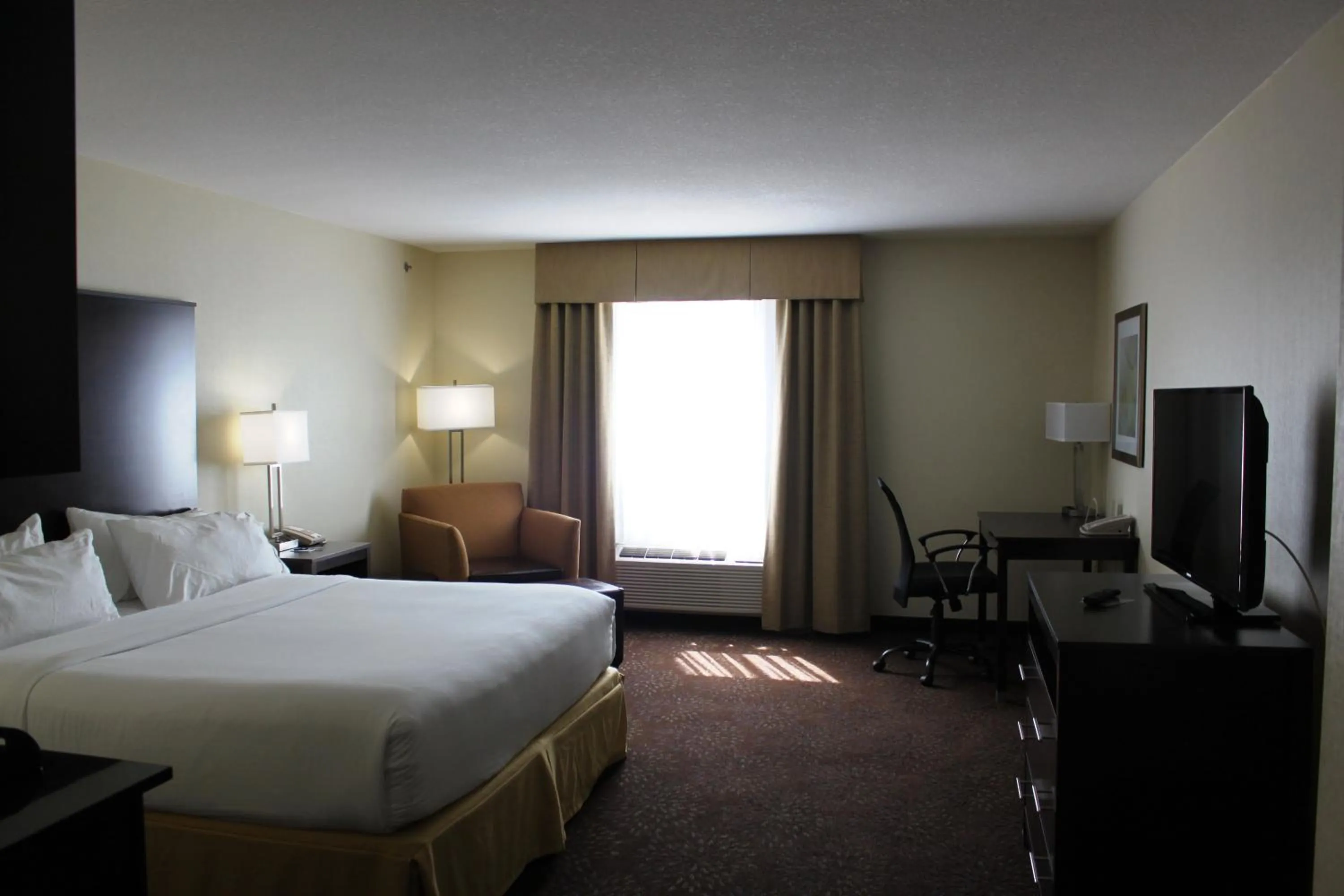 Photo of the whole room, Bed in Holiday Inn Express Yorkton East by IHG