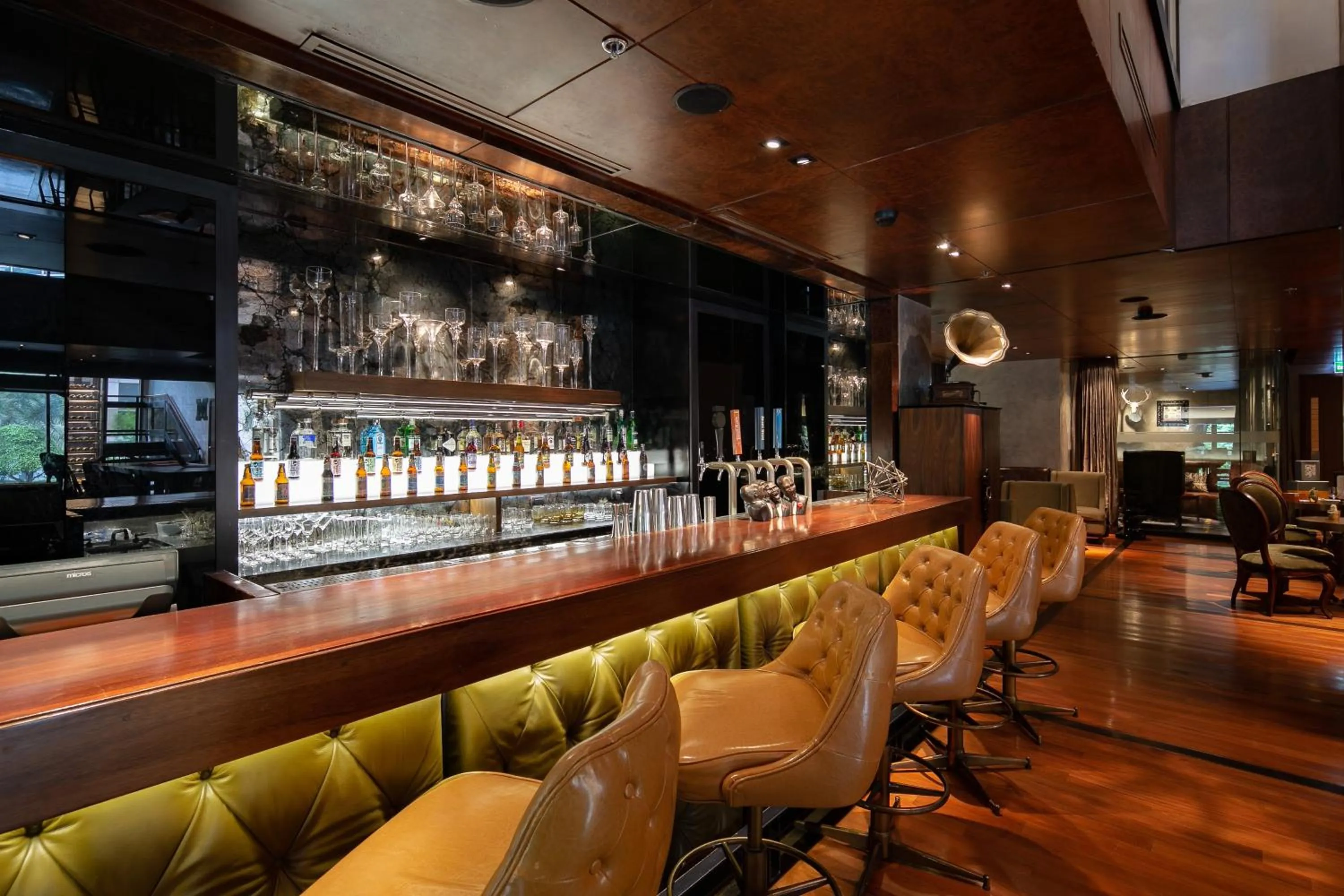 Lounge or bar in Hotel Indigo Bangkok Wireless Road by IHG