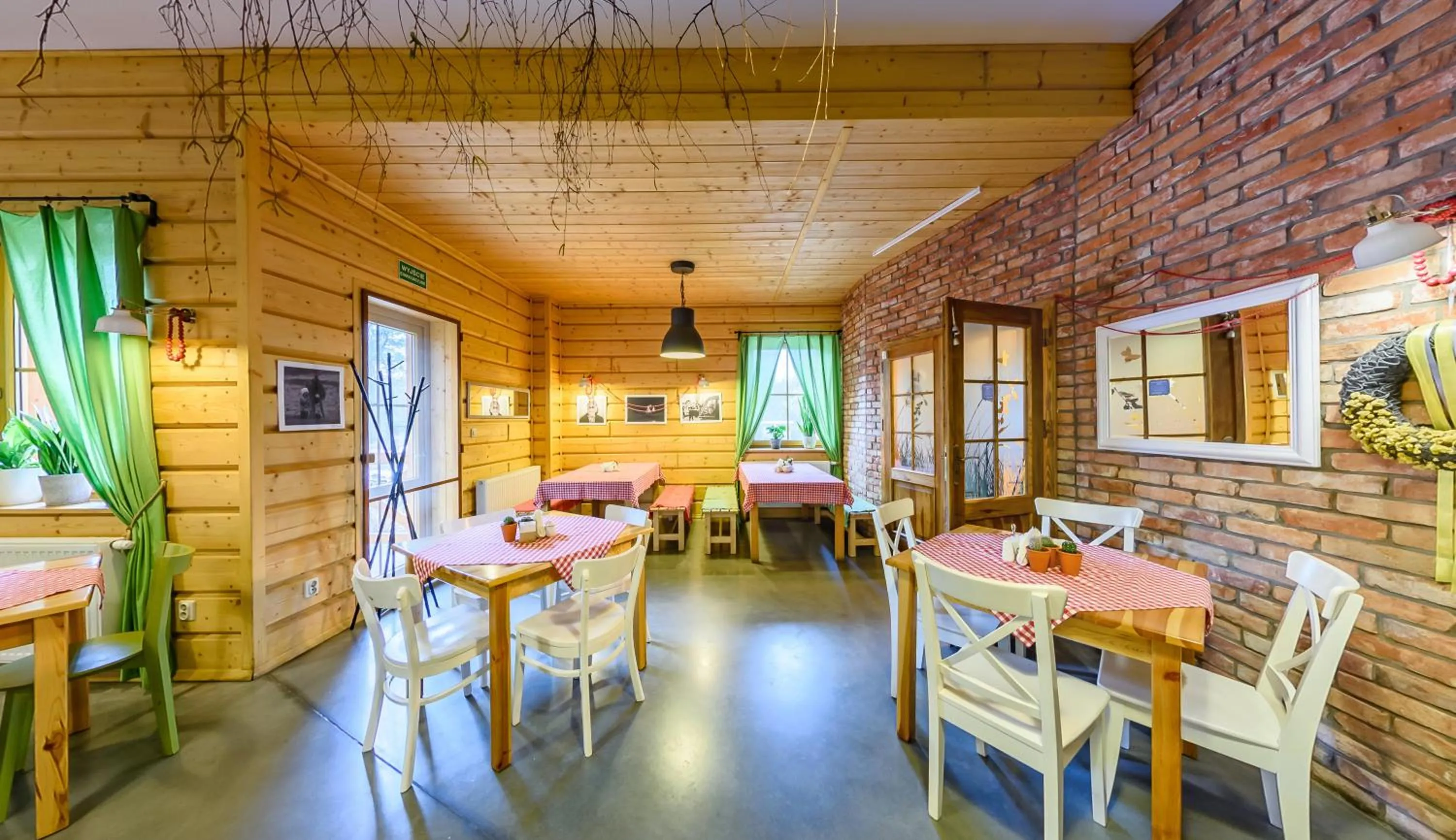 Restaurant/places to eat in Hotel Czerwone Korale