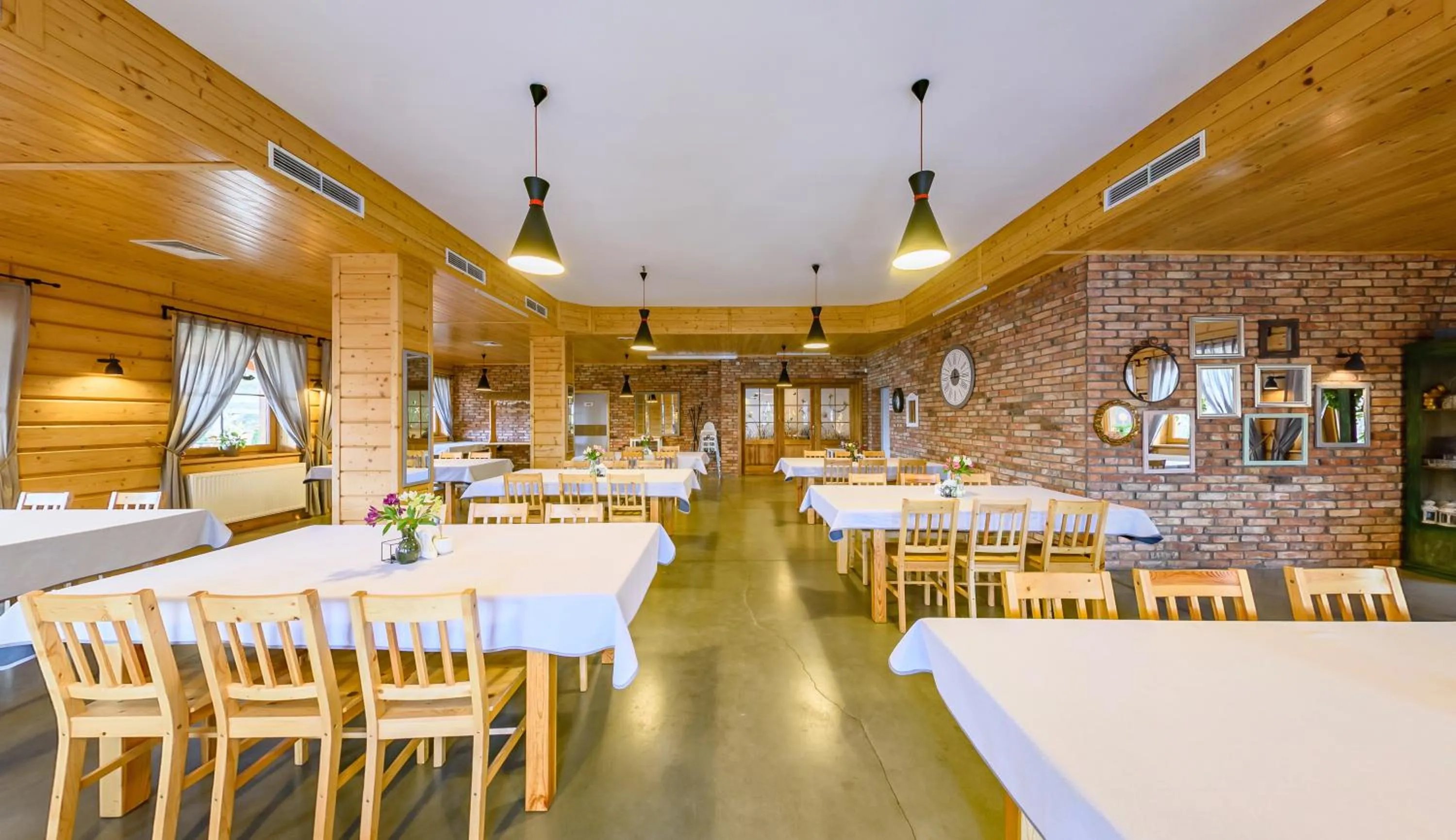 Restaurant/places to eat in Hotel Czerwone Korale