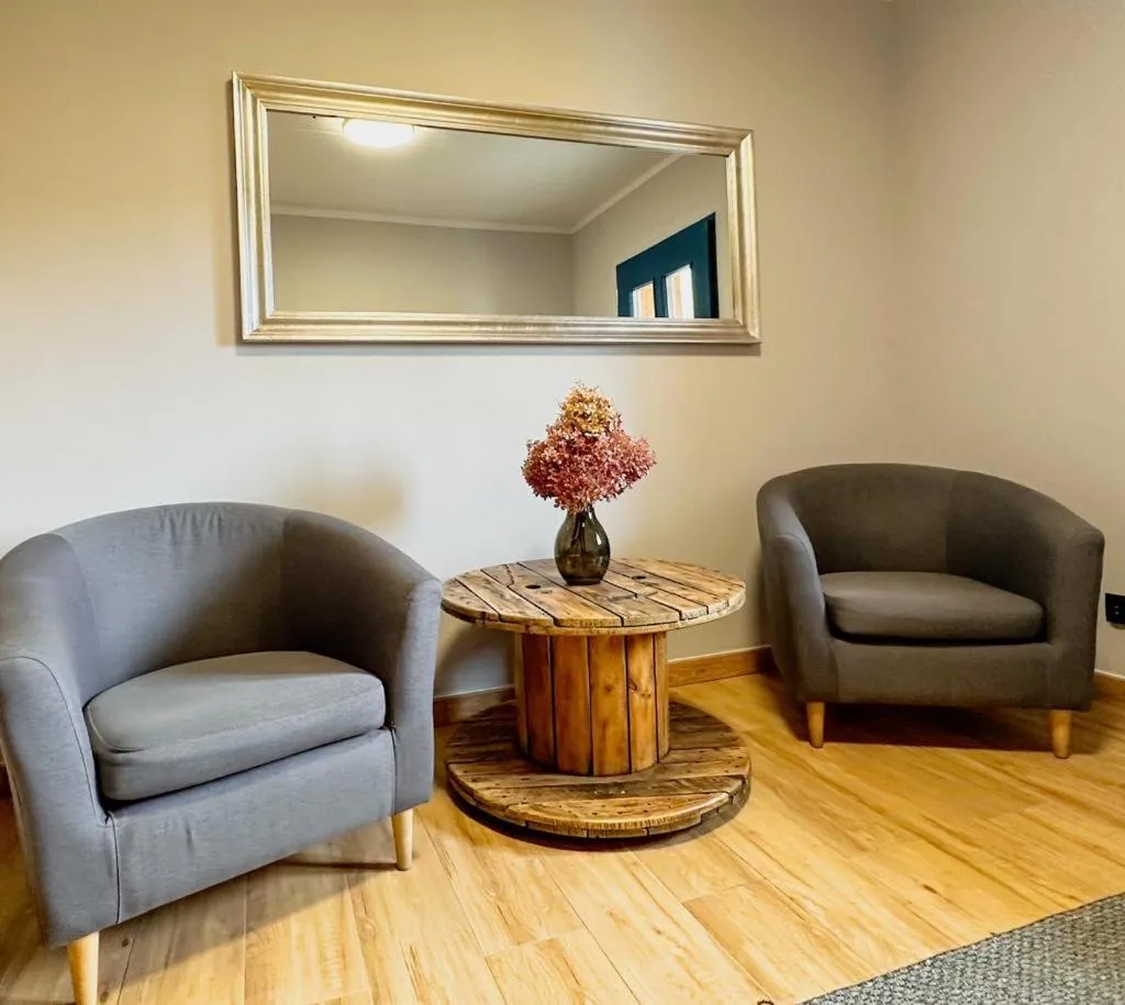 Seating area in Hotel Czerwone Korale