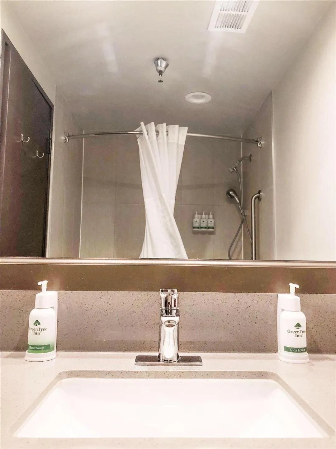 Shower in GreenTree Inn & Suites Los Angeles - Alhambra - Pasadena