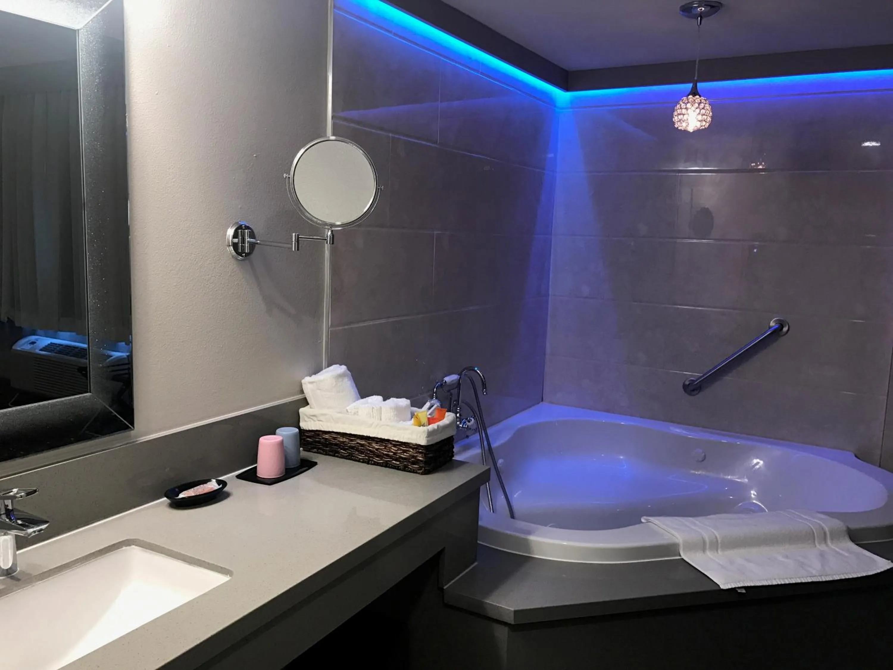 Hot Tub in GreenTree Inn & Suites Los Angeles - Alhambra - Pasadena