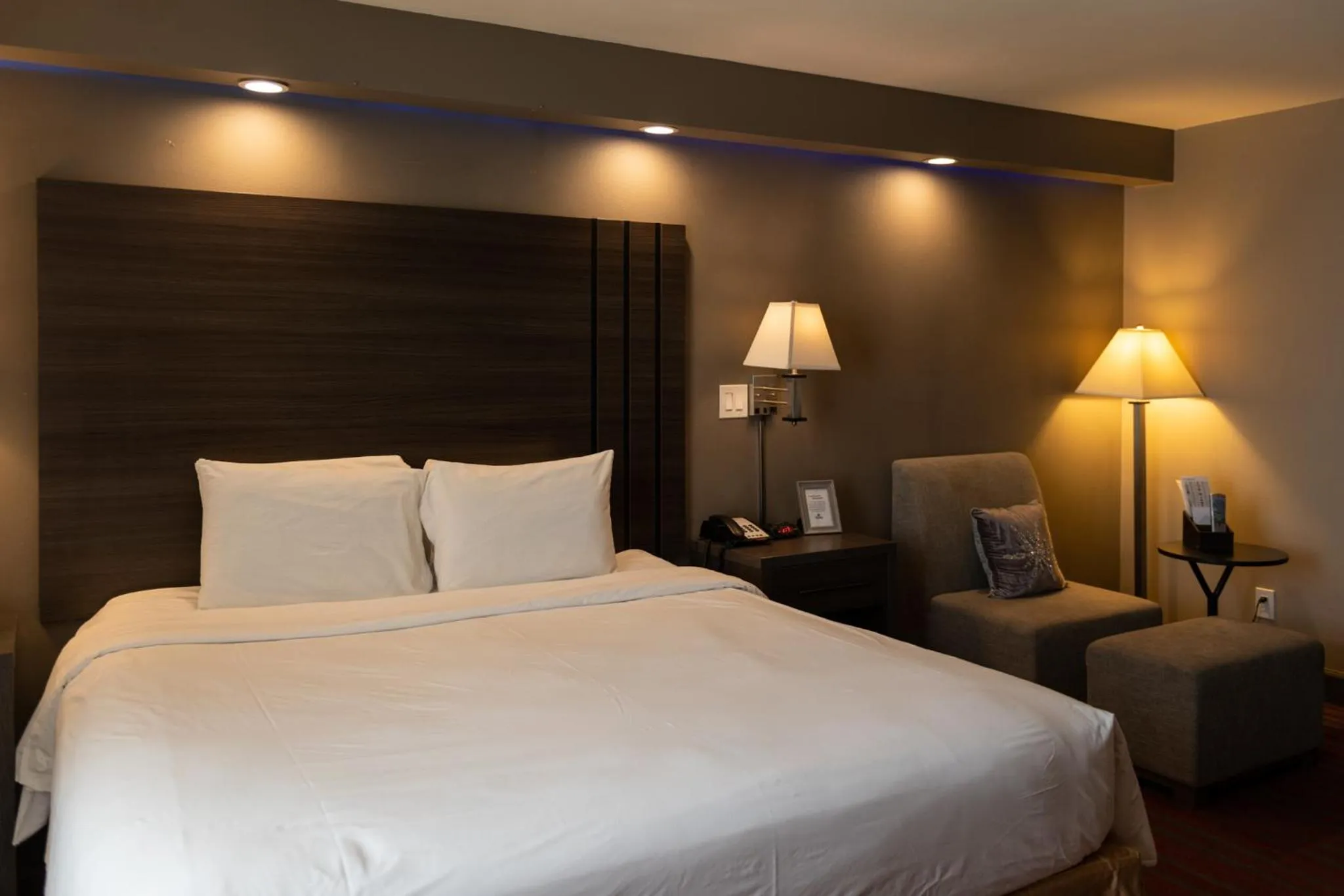 Bed in GreenTree Inn & Suites Los Angeles - Alhambra - Pasadena