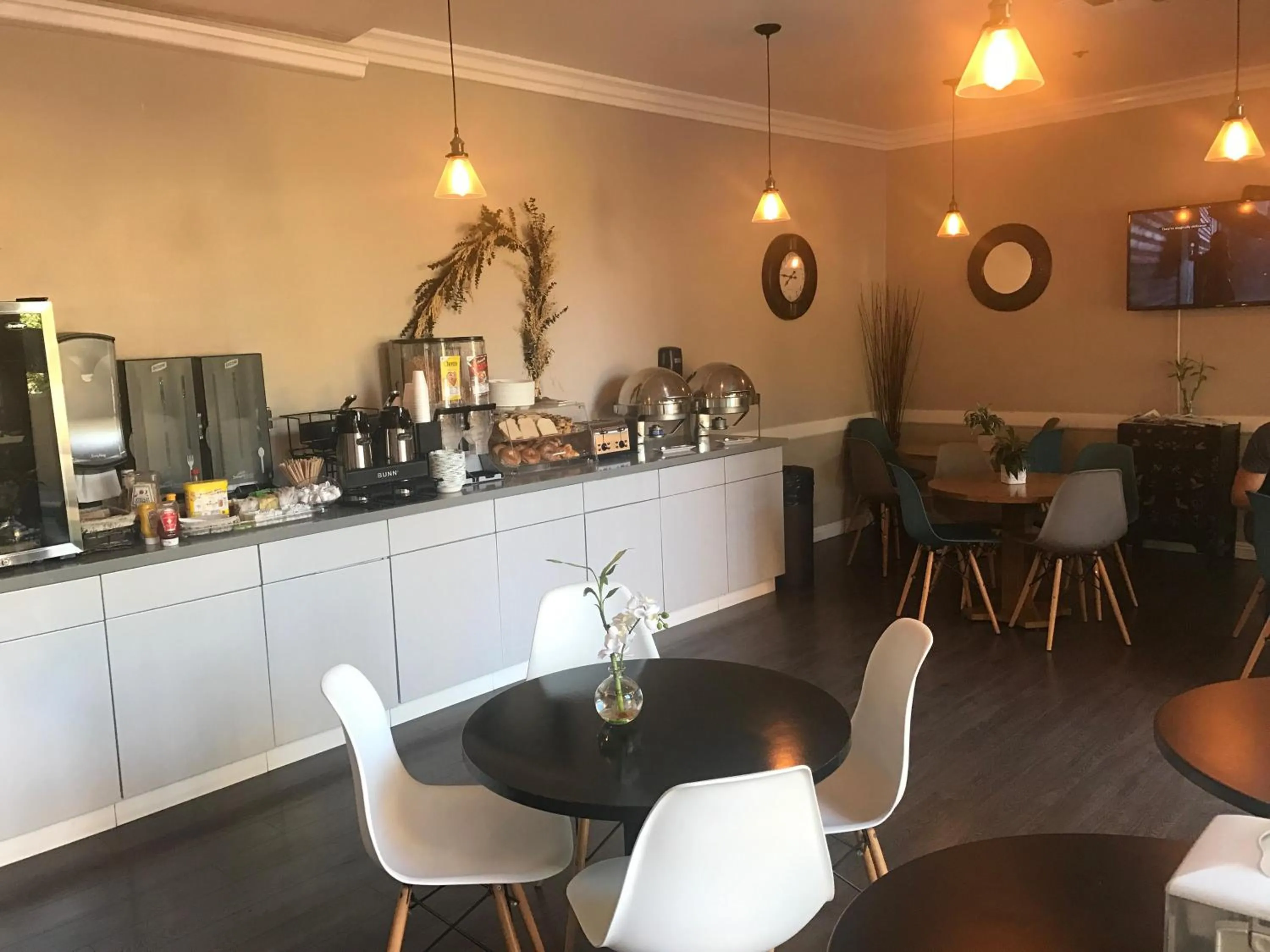 Continental breakfast in GreenTree Inn & Suites Los Angeles - Alhambra - Pasadena