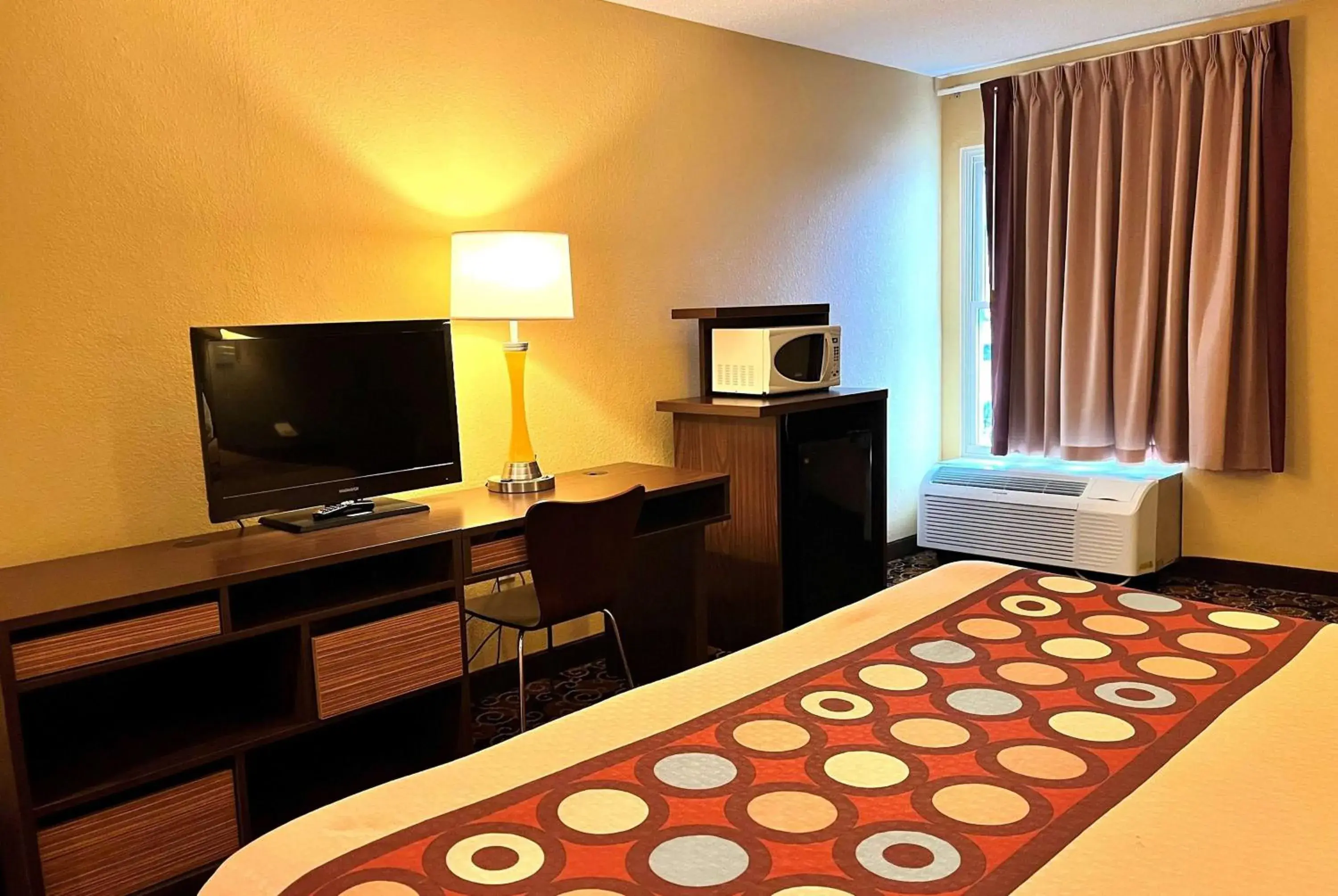 King Suite - Non-Smoking in Super 8 by Wyndham Evansville North King Suite - Non-Smoking in Super 8 by Wyndham Evansville North