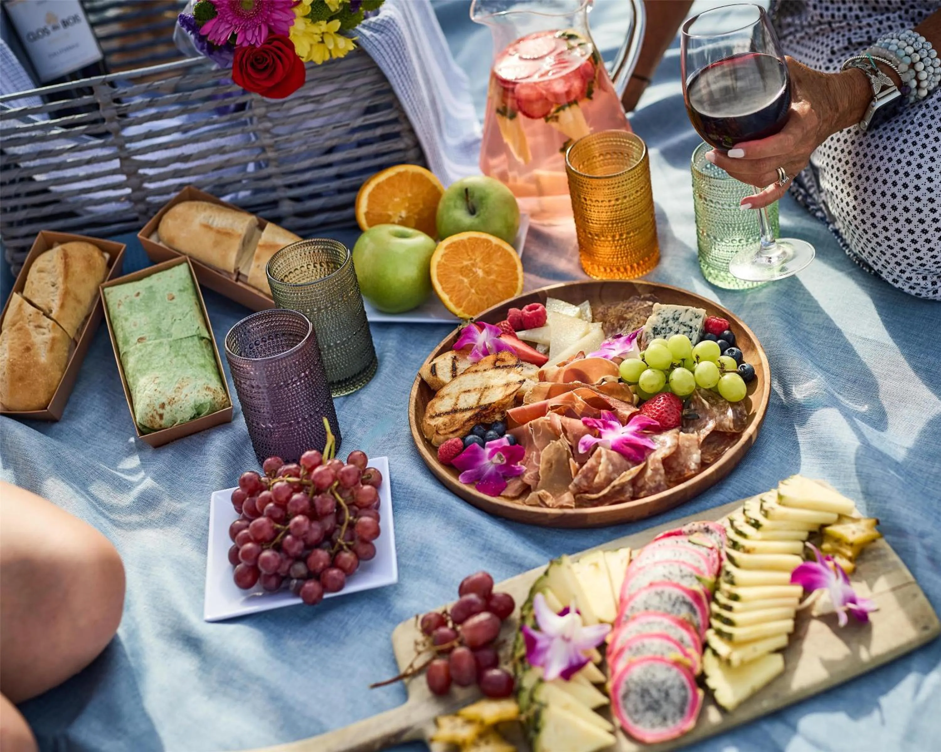 Food and drinks in Faro Blanco Resort & Yacht Club Marathon, Curio by Hilton