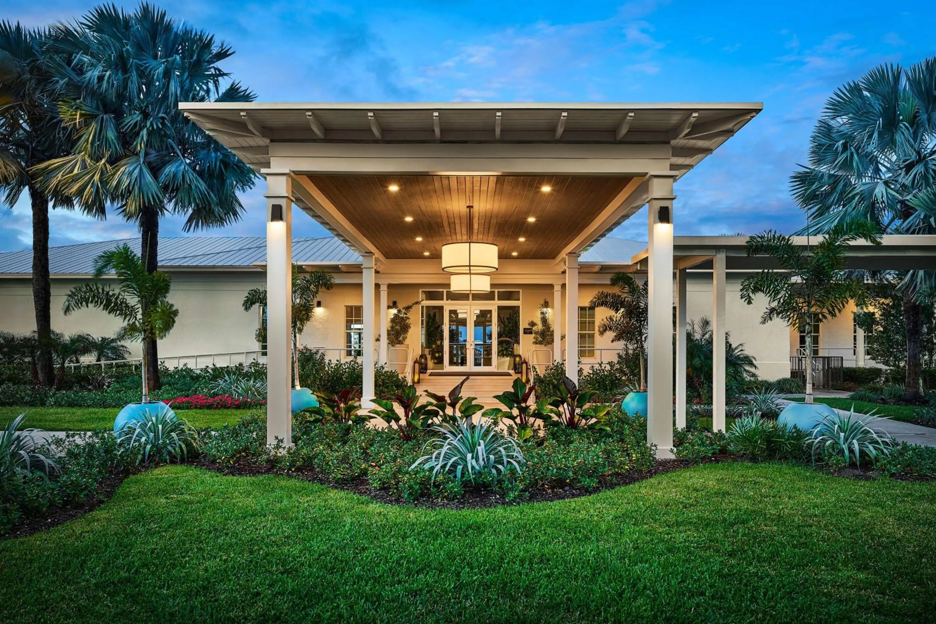 Property building in Faro Blanco Resort & Yacht Club Marathon, Curio by Hilton