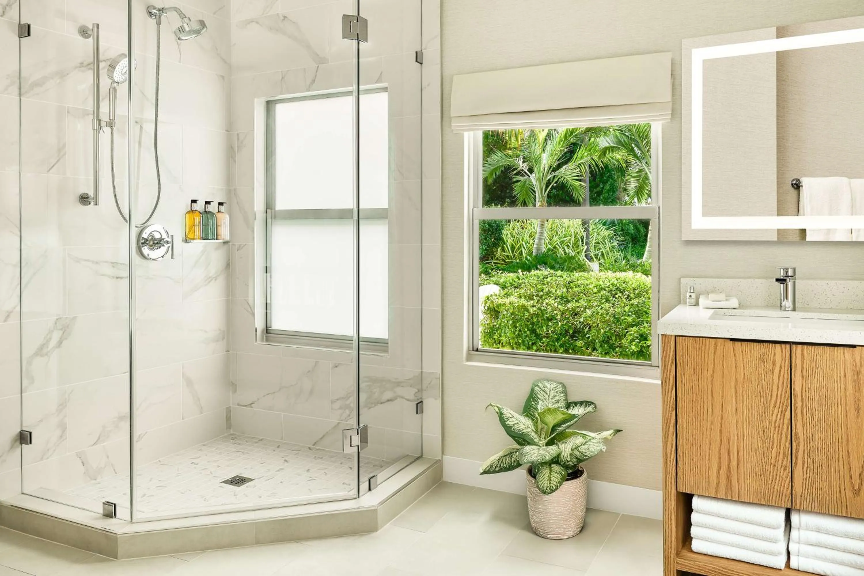 Bathroom in Faro Blanco Resort & Yacht Club Marathon, Curio by Hilton