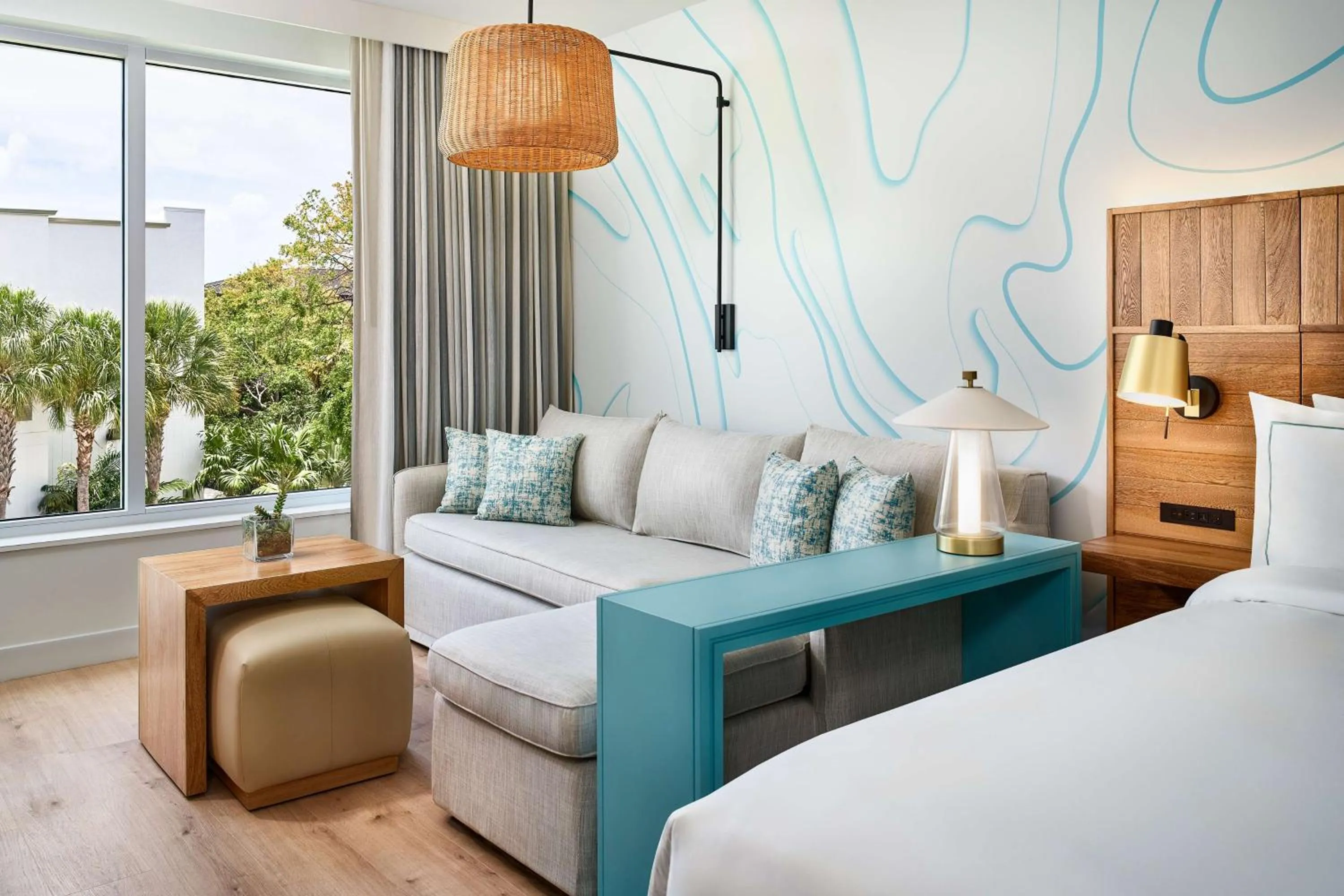 Living room, Bed in Faro Blanco Resort & Yacht Club Marathon, Curio by Hilton