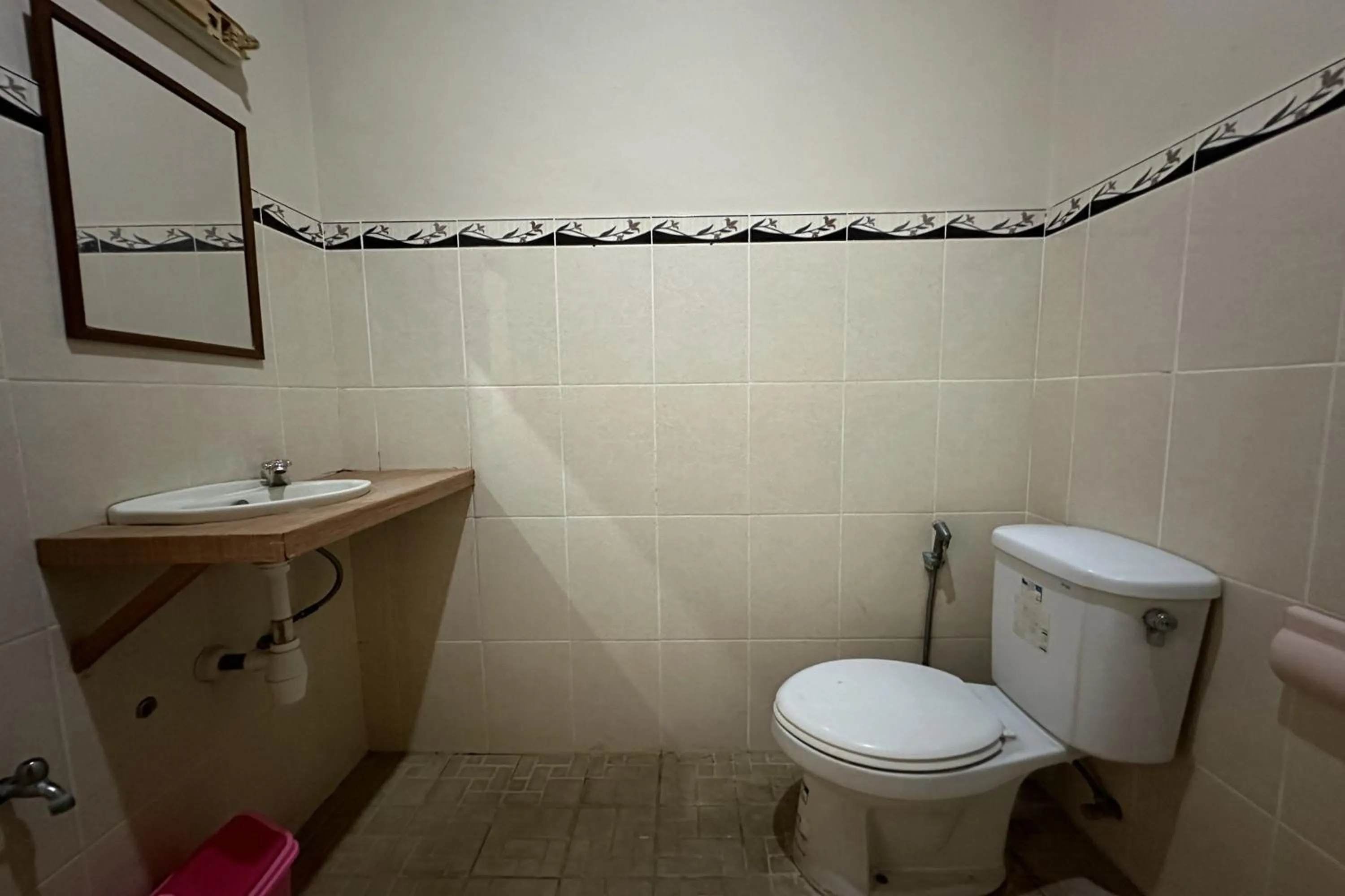 Bathroom in Taxa Raya Guest House