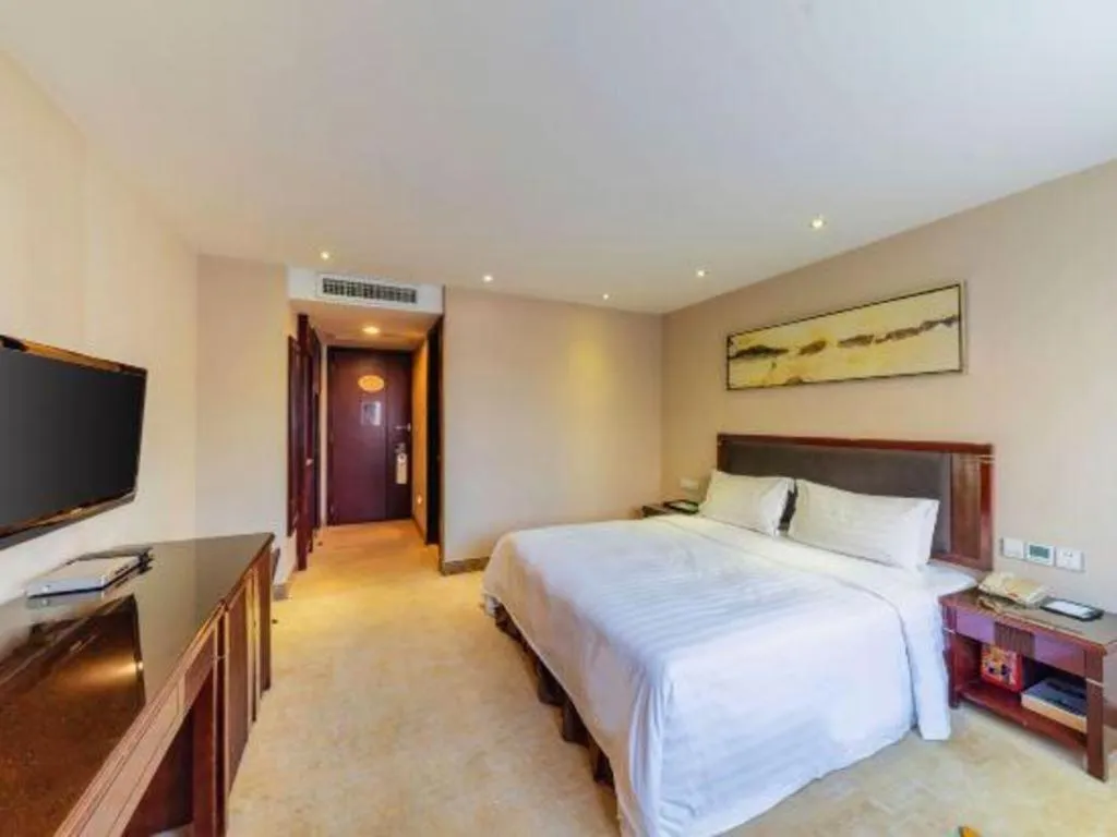 Bed in Dongguan Metropolitan Yijing Hotel