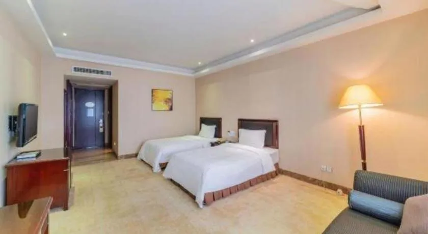 Bed in Dongguan Metropolitan Yijing Hotel