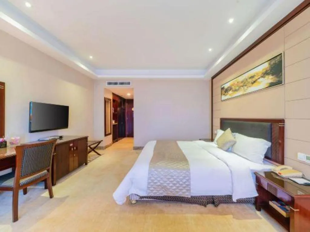 Bed in Dongguan Metropolitan Yijing Hotel