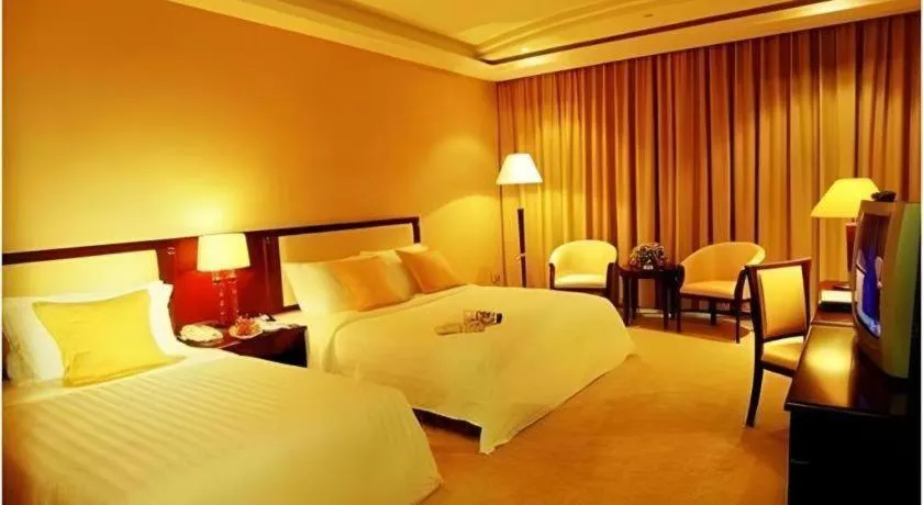 Bed in Dongguan Metropolitan Yijing Hotel