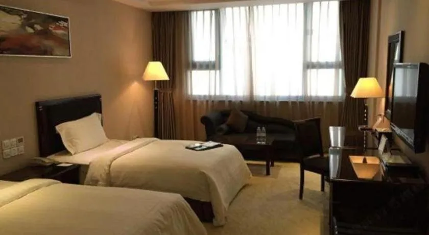 Bed in Dongguan Metropolitan Yijing Hotel