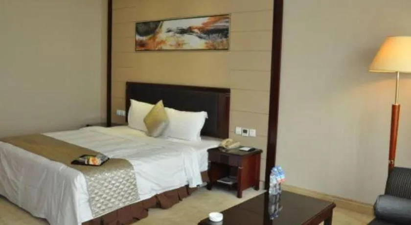 Bed in Dongguan Metropolitan Yijing Hotel