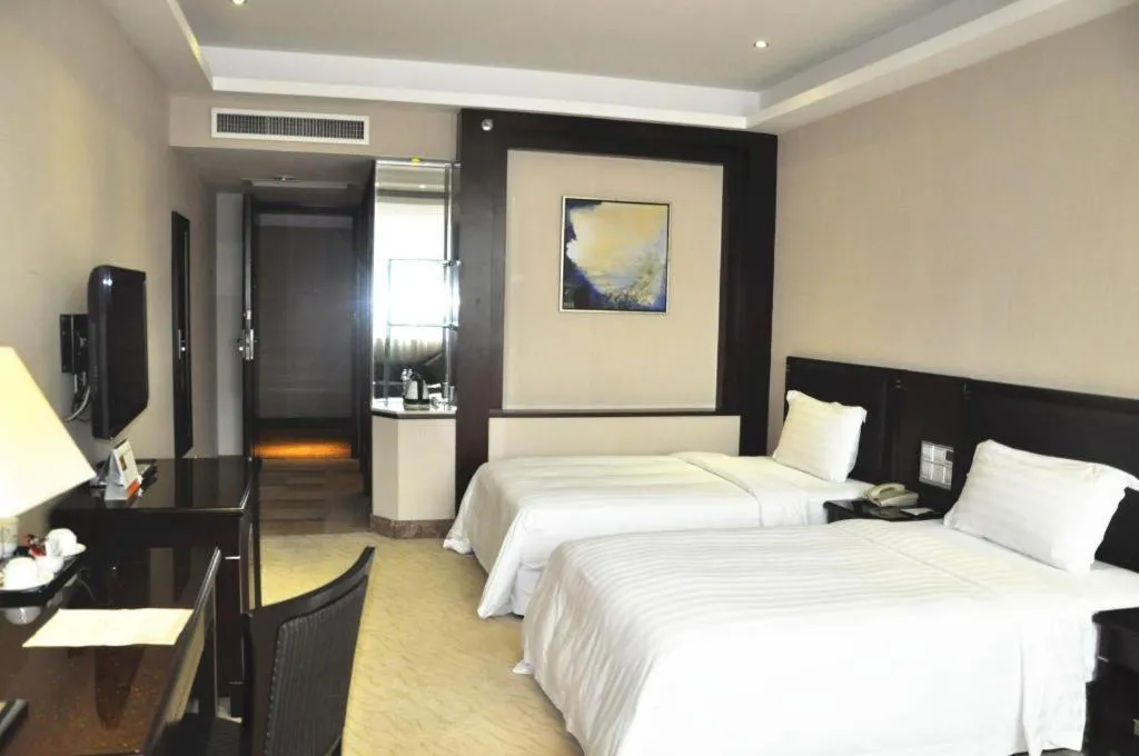 Bed in Dongguan Metropolitan Yijing Hotel