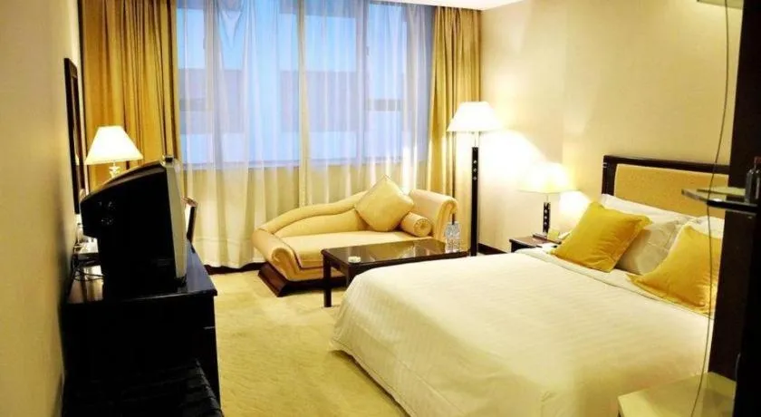 Bed in Dongguan Metropolitan Yijing Hotel