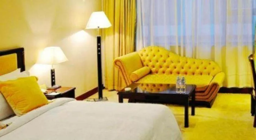 Bed in Dongguan Metropolitan Yijing Hotel