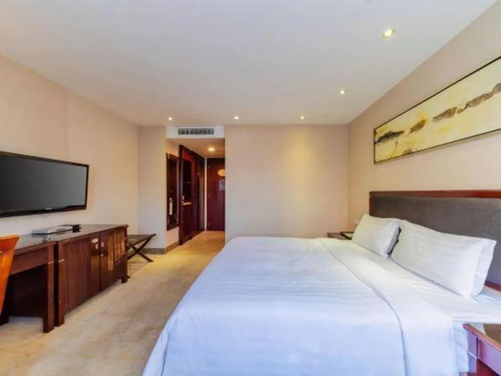 Bed in Dongguan Metropolitan Yijing Hotel