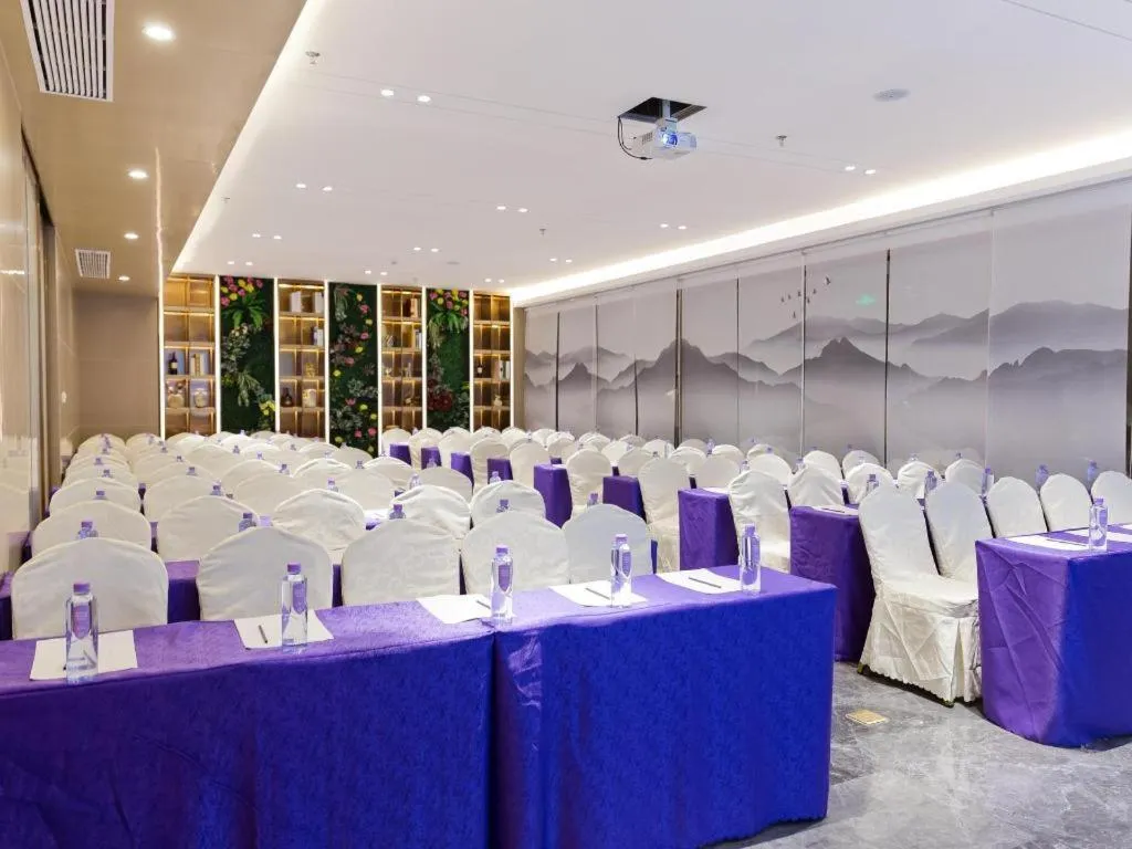 Lavande Hotel Shenzhen Dongmen Shuibeicuizhu Metro Station