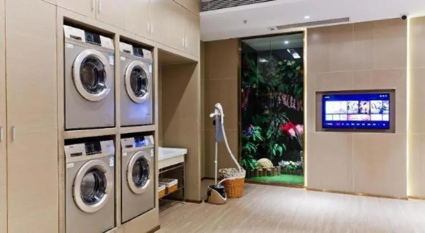 Lavande Hotel Shenzhen Dongmen Shuibeicuizhu Metro Station