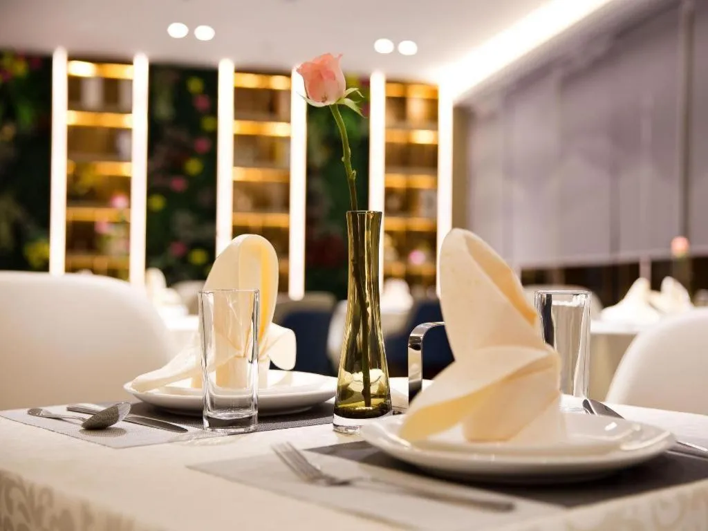 Lavande Hotel Shenzhen Dongmen Shuibeicuizhu Metro Station