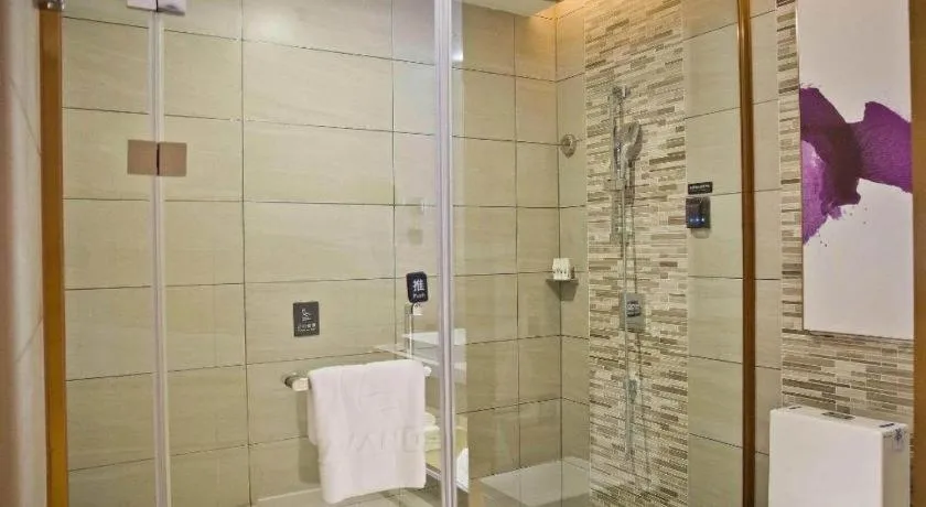 Lavande Hotel Shenzhen Dongmen Shuibeicuizhu Metro Station