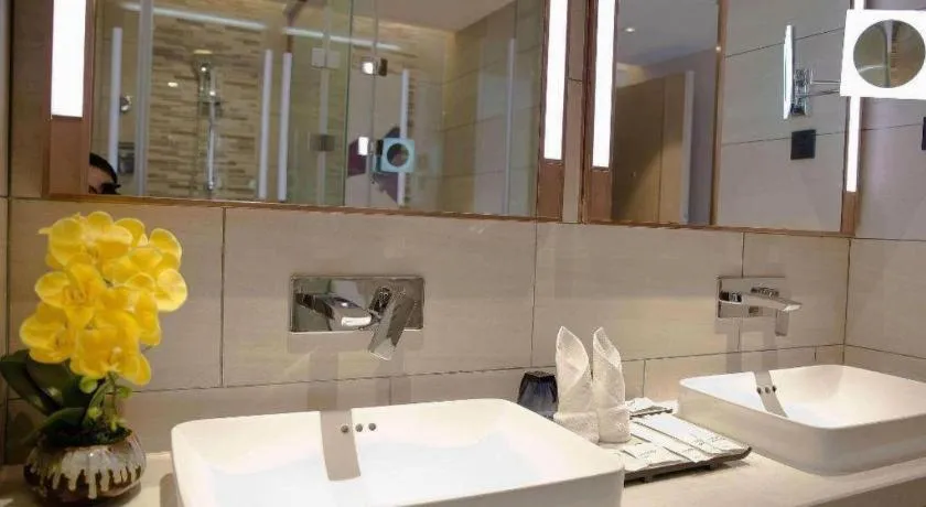 Lavande Hotel Shenzhen Dongmen Shuibeicuizhu Metro Station