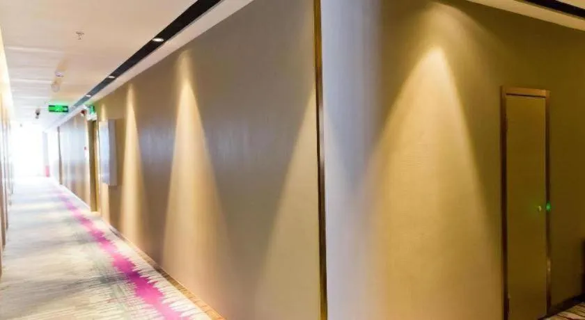 Lavande Hotel Shenzhen Dongmen Shuibeicuizhu Metro Station