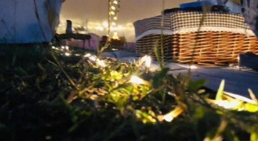 Glamping kaki singapore-Standard medium bell tent