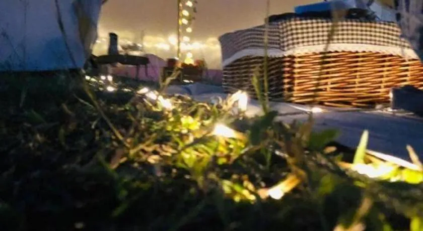 Glamping kaki singapore-Standard medium bell tent