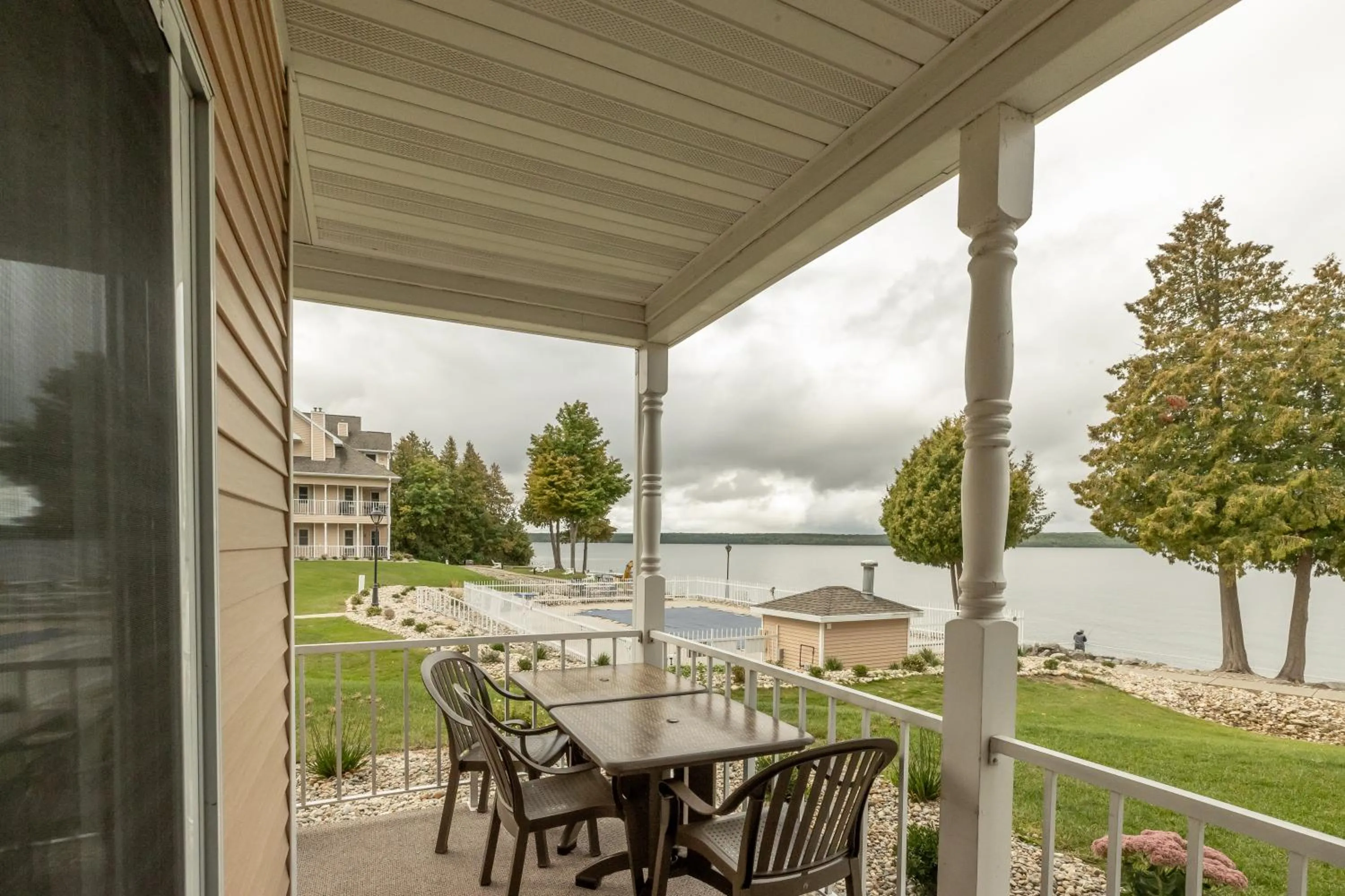 Balcony/Terrace in Westwood Shores Waterfront Resort