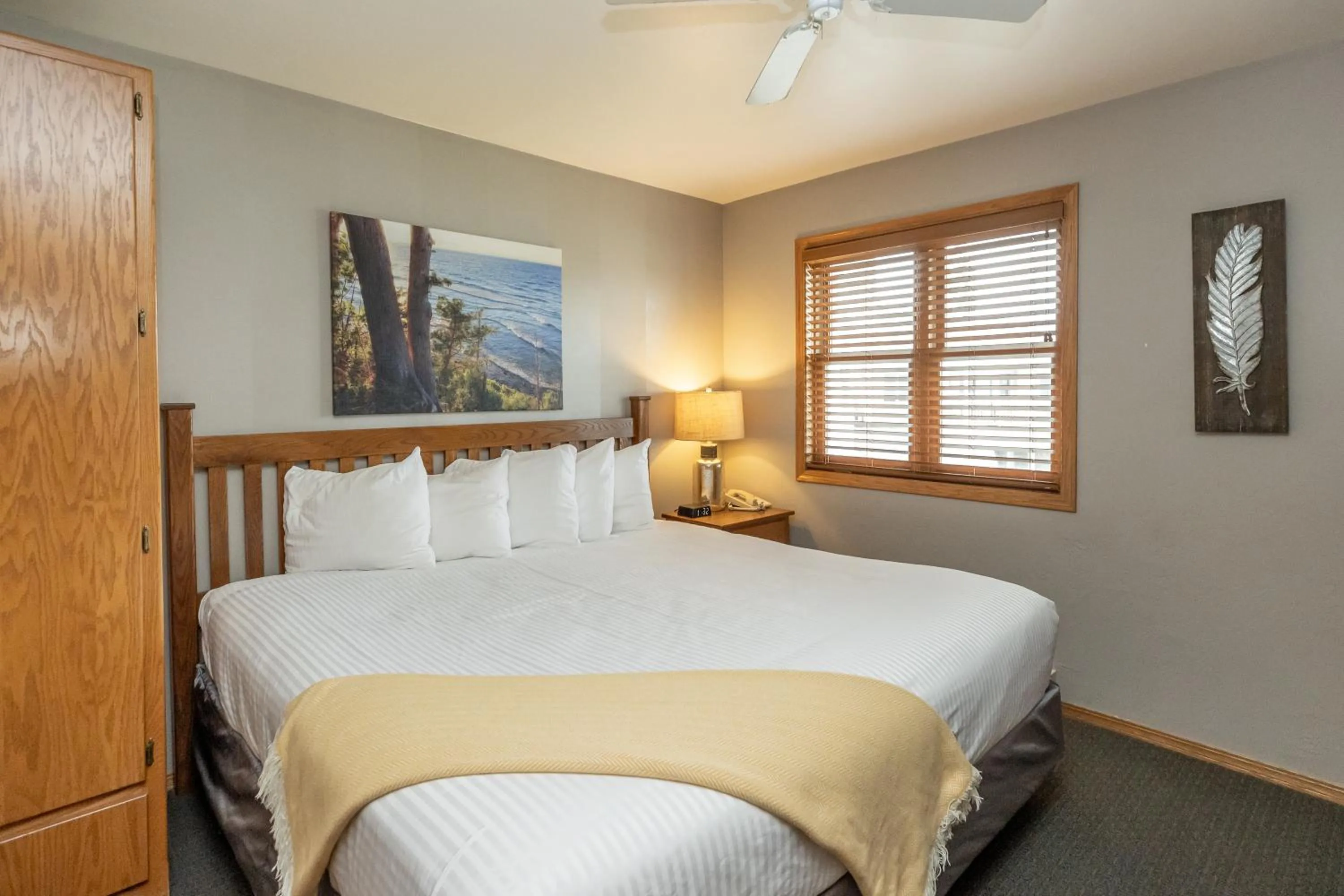 Bedroom, Bed in Westwood Shores Waterfront Resort