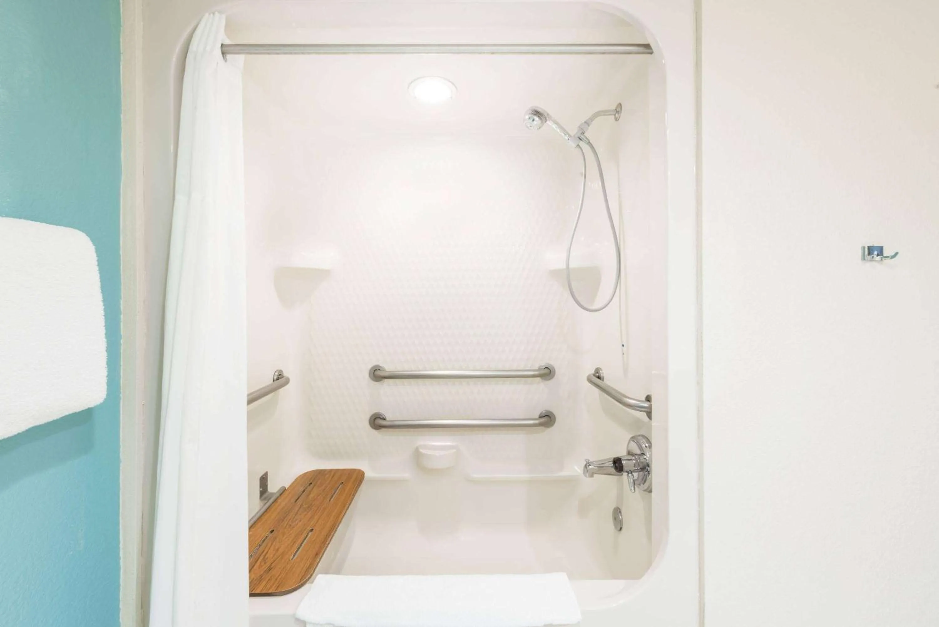 Bathroom in Super 8 by Wyndham Show Low