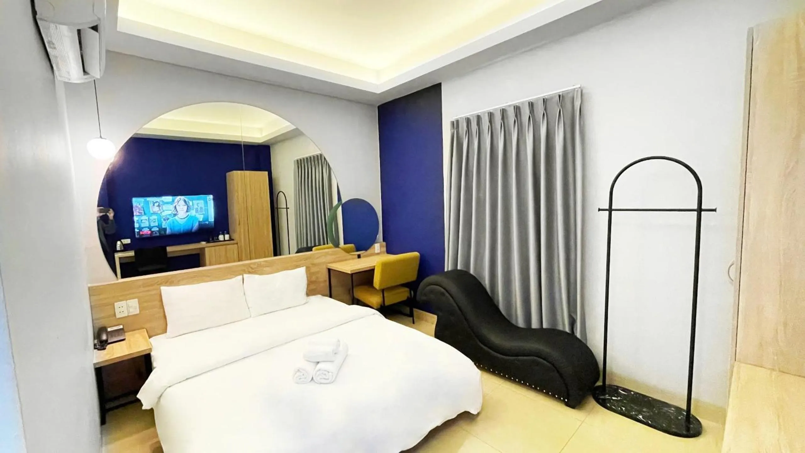 Bedroom, Bed in A In Hotel Atistar