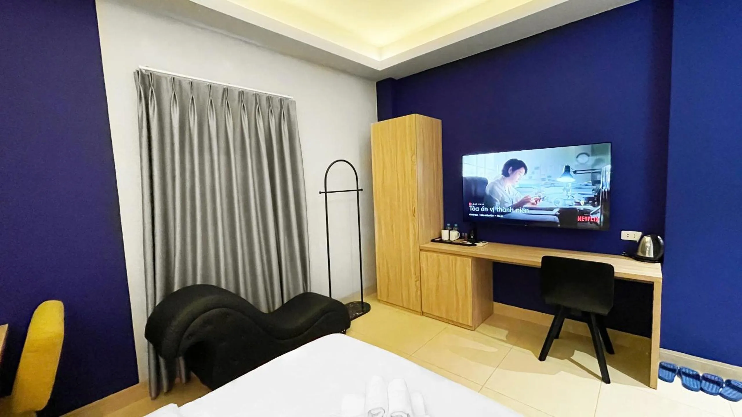 Bedroom, Bed in A In Hotel Atistar