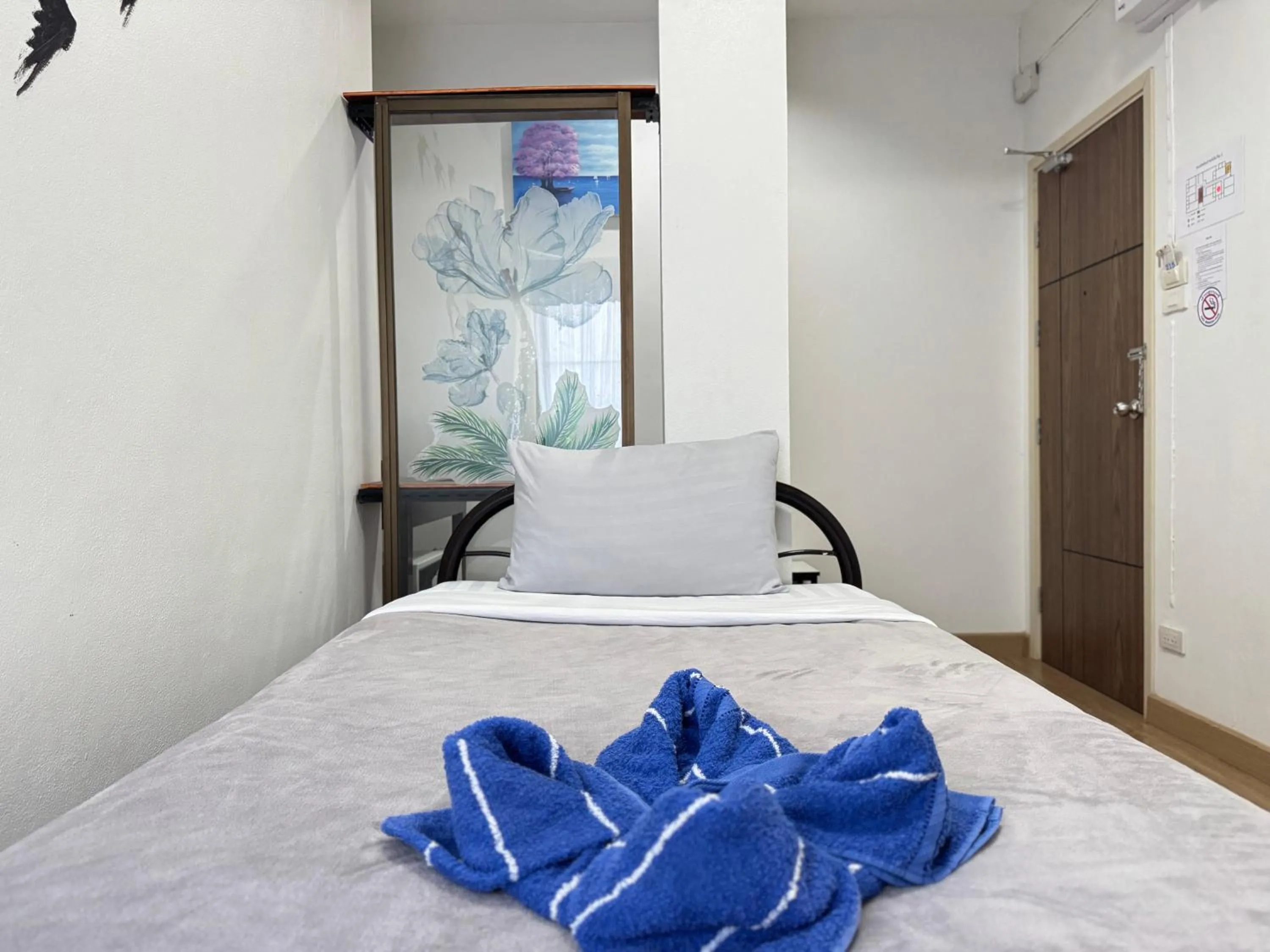 Bedroom, Bed in Collection O Centre Place