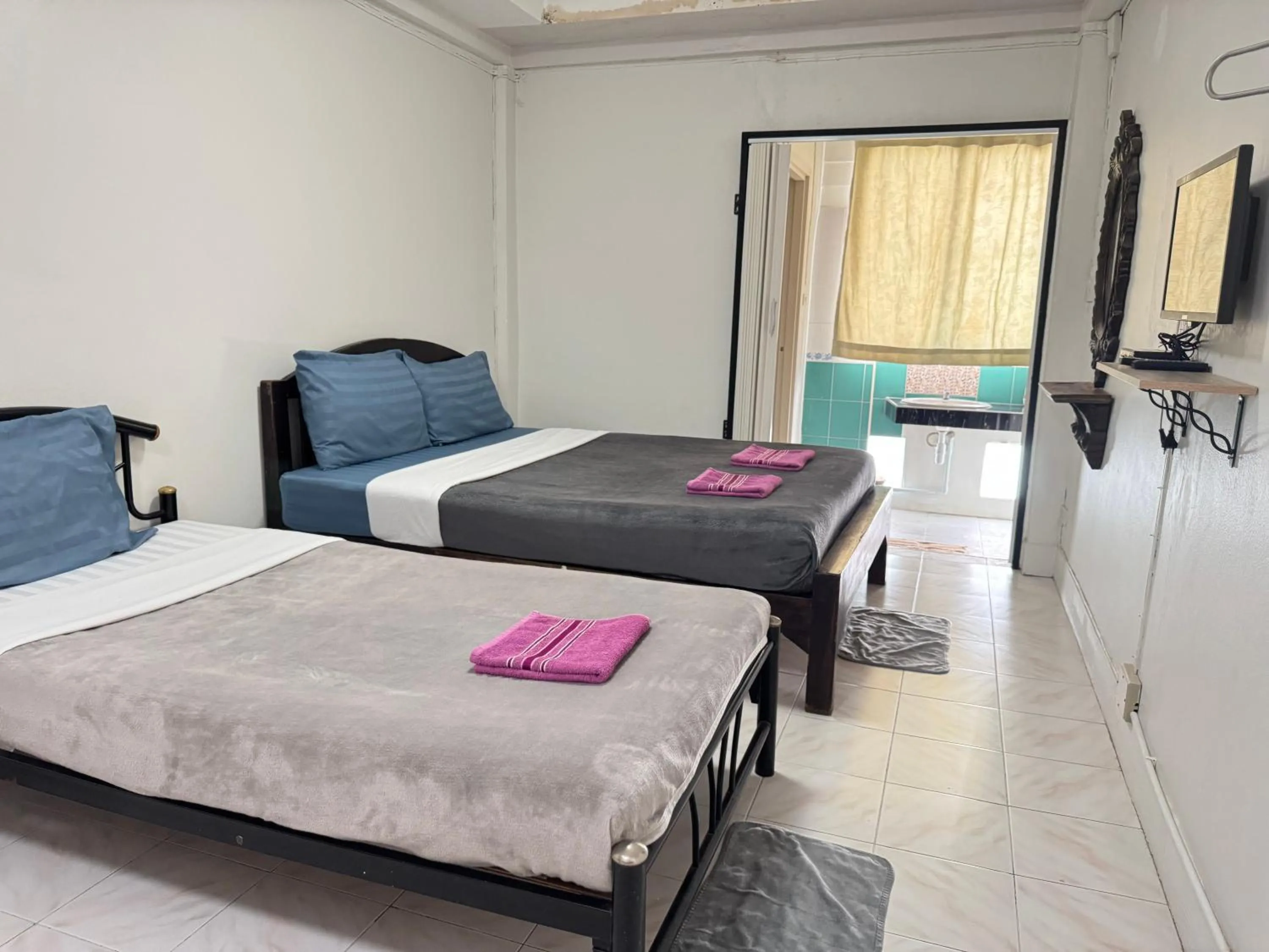 Bedroom, Bed in Collection O Centre Place