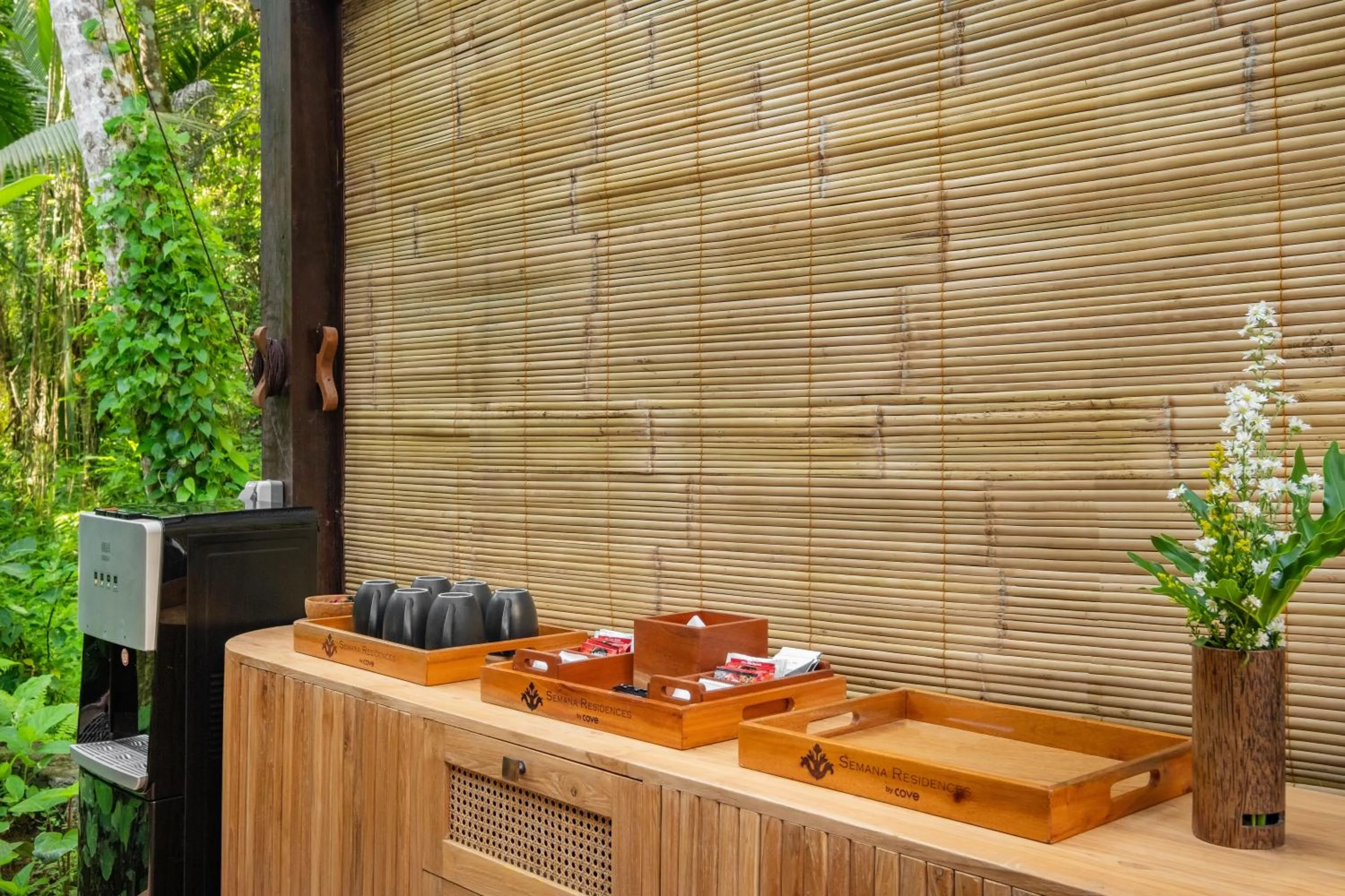 Coffee/tea facilities in Semana Residences by Cove