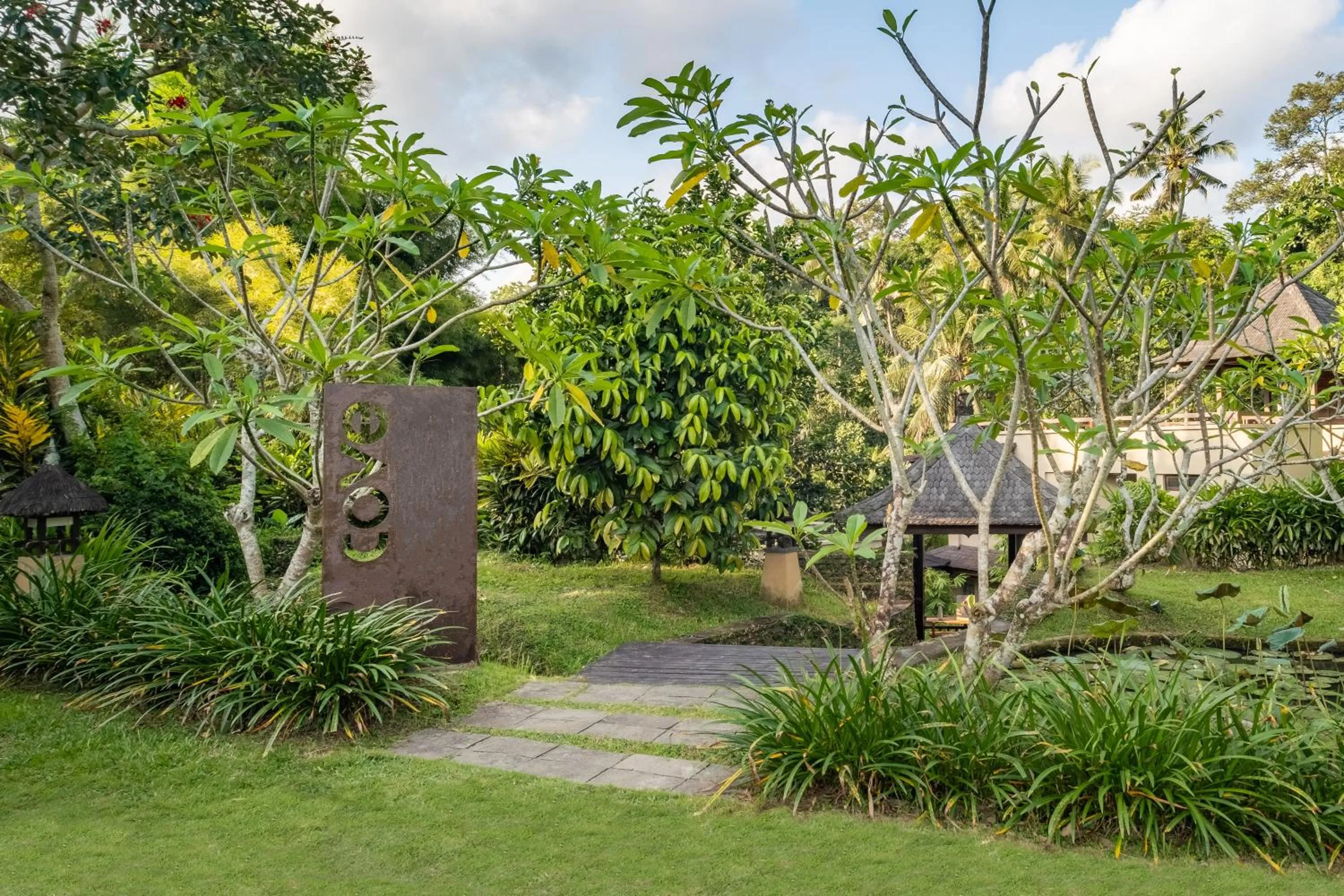 Garden in Semana Residences by Cove