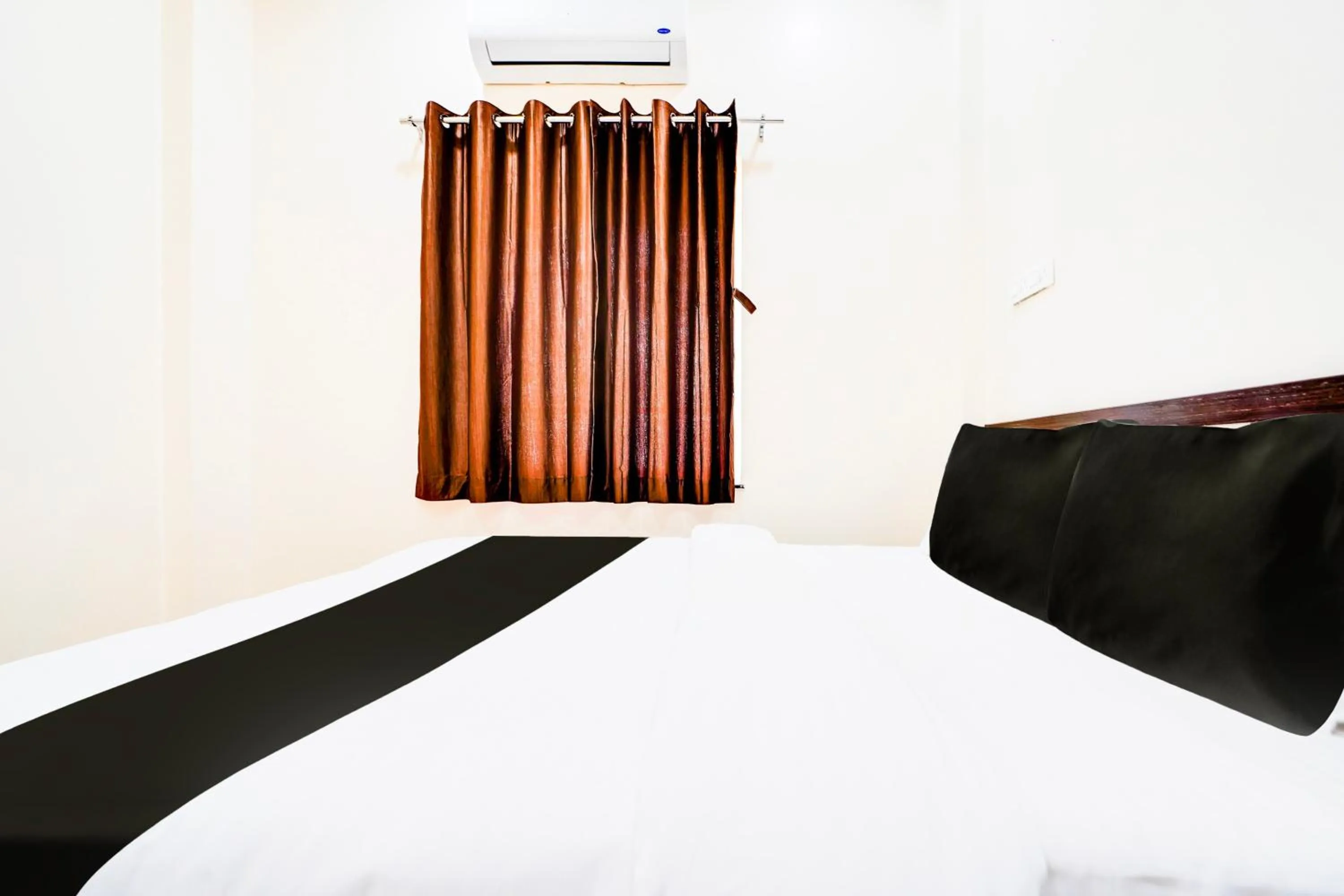 Bedroom, Bed in Hotel O UTS STAY IN